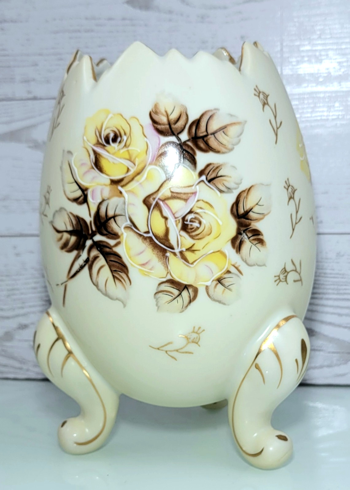 Arco Cracked Egg Porcelain Vase Light Yellow Roses Victorian Style Footed 6\