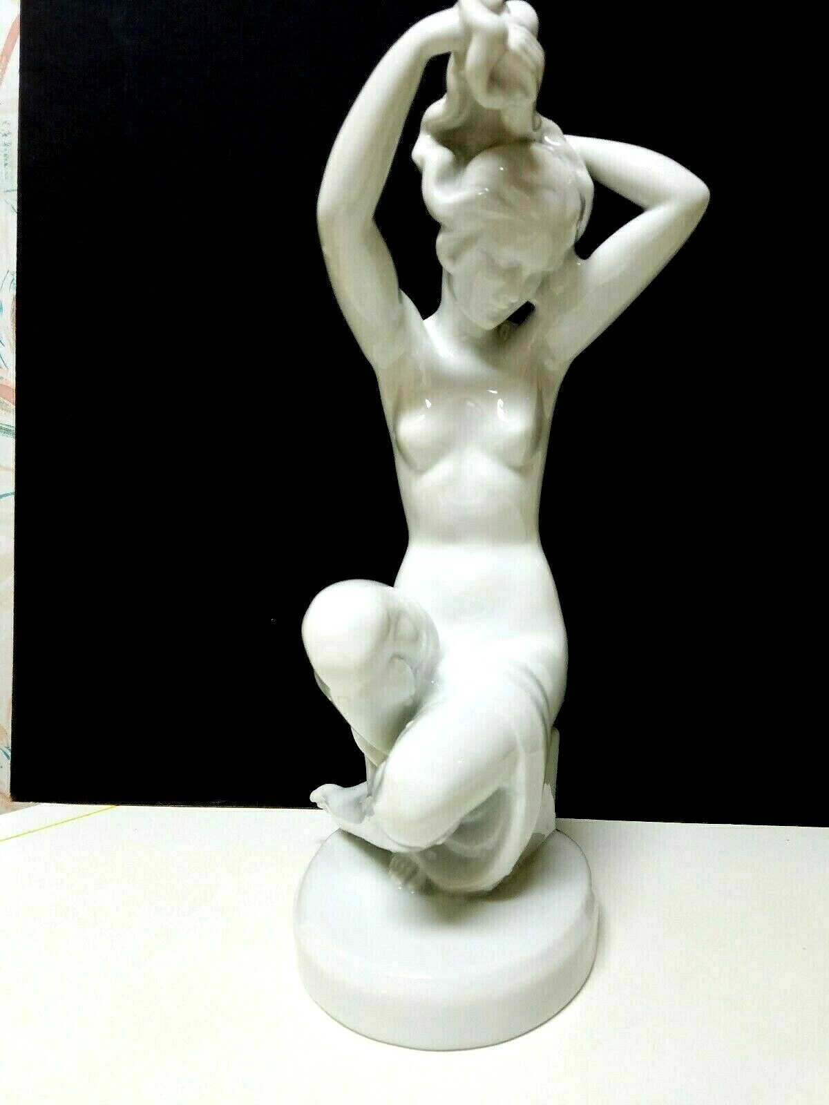 Vintage Herend Porcelain White Figurine Nude Lady Woman combing Hair Large size Vintage Herend Porcelain White Figurine Nude Lady Woman combing Hair Large size