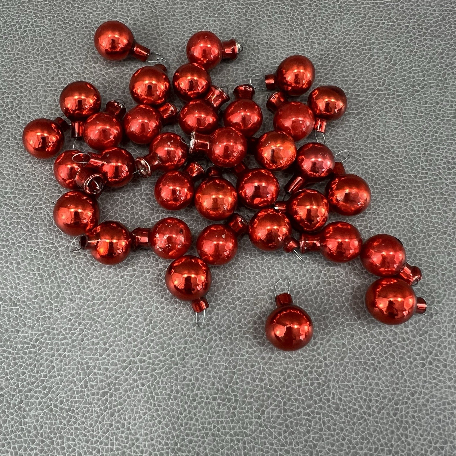 34 Vintage Small Mini Red Mercury Glass Feather Christmas Tree Ornaments 1/2 34 Vintage Small Mini Red Mercury Glass Feather Christmas Tree Ornaments 1/2