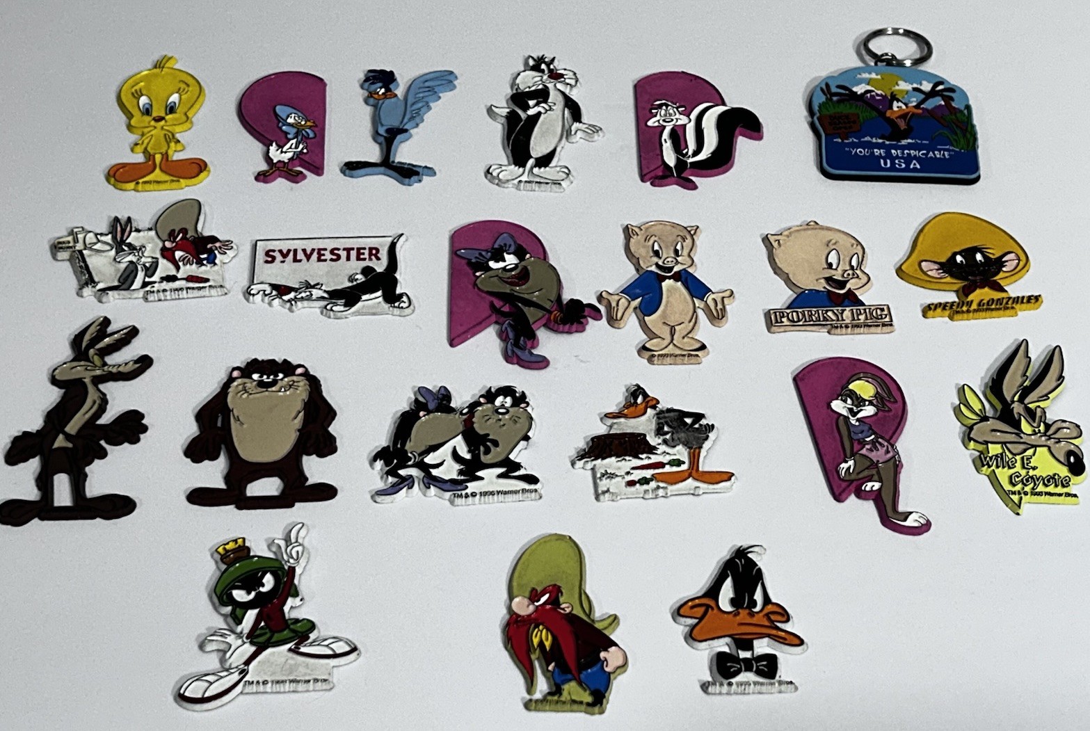 Vintage Looney Tunes Fridge Magnets Lot of 20 Warner Bros Taz Tweety Bugs Wiley