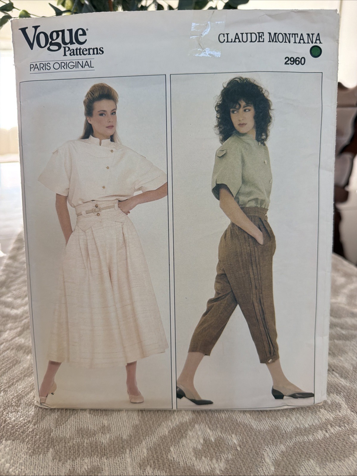 VOGUE PARIS ORIGINAL CLAUDE MONTANA # 2960 UN-CUT/ COMPLETE SZ. 10 VOGUE PARIS ORIGINAL CLAUDE MONTANA # 2960 UN-CUT/ COMPLETE SZ. 10
