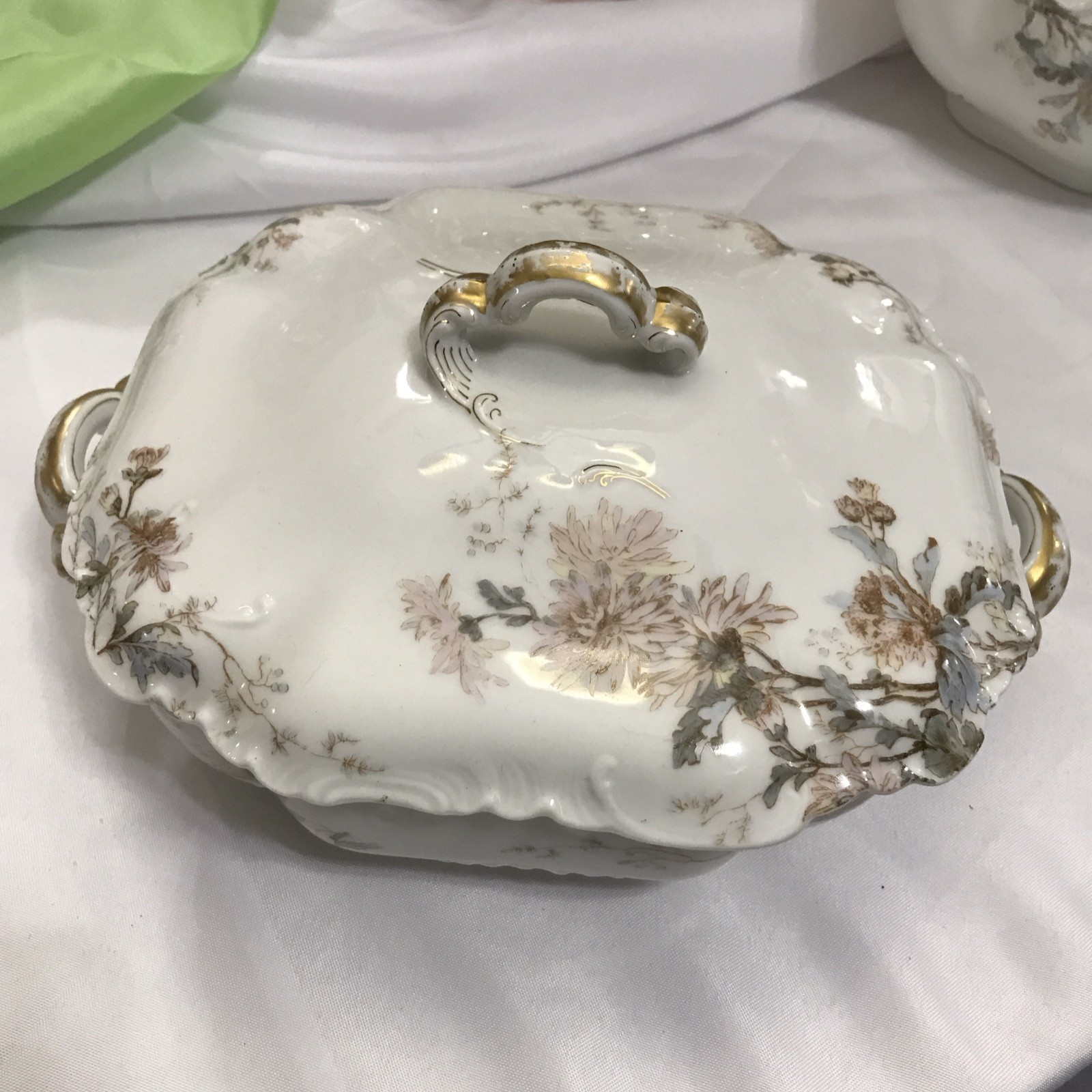 Haviland Limoges Porcelain Floral Soup Tureen w/ Lid Handles Octagonal 2 Cup Haviland Limoges Porcelain Floral Soup Tureen w/ Lid Handles Octagonal 2 Cup