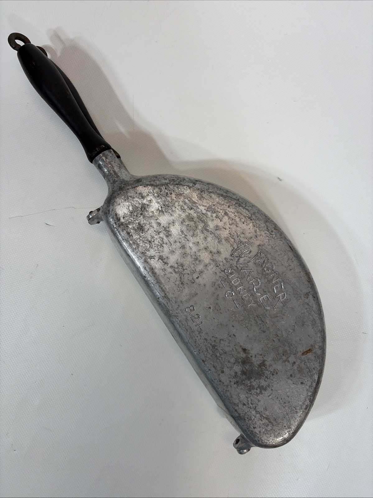 Wagner Ware Mangalite Sidney O- 821 Omelette Pan Very Nice