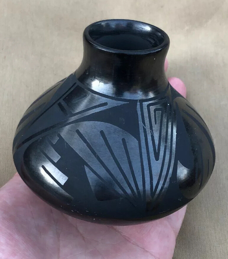 Mata Ortiz Designed Pottery Artist Signed Toha Guillen 3”x4”