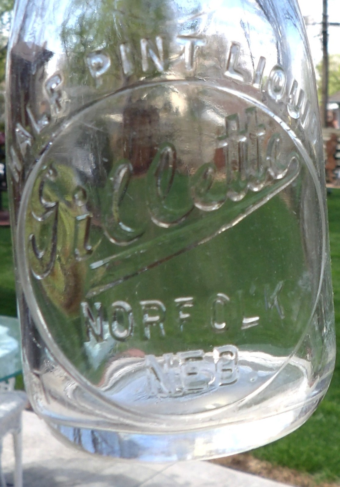 1930\'s EMBOSSED NORFOLK NEBRASKA GILLETTE DAIRY CO. HALF PINT GLASS MILK  BOTTLE