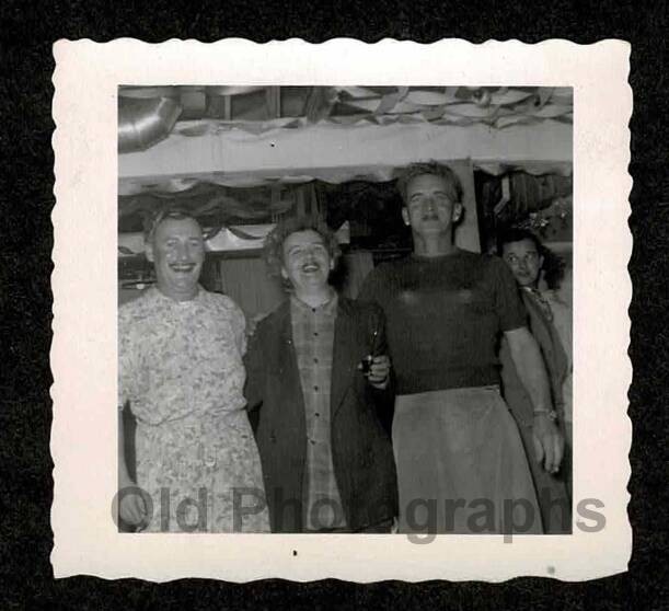 HALLOWEEN? PARTY CROSS-DRESSING MEN WOMEN\'S CLOTHES OLD/VINTAGE PHOTO- AB66