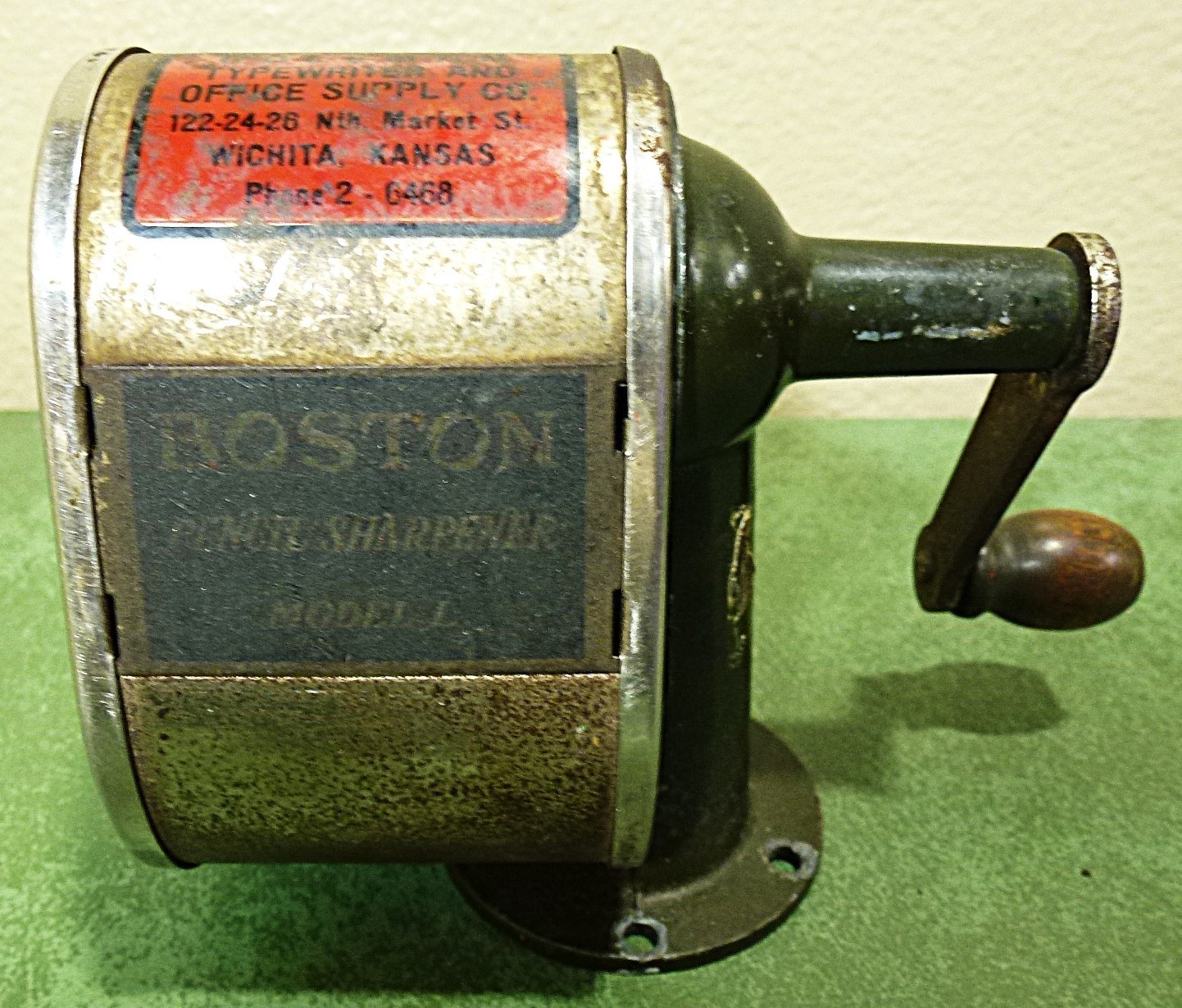 1930s Vintage Boston Model L Manual Pencil Sharpener, Working, Wichita Kansas 1930s Vintage Boston Model L Manual Pencil Sharpener, Working, Wichita Kansas
