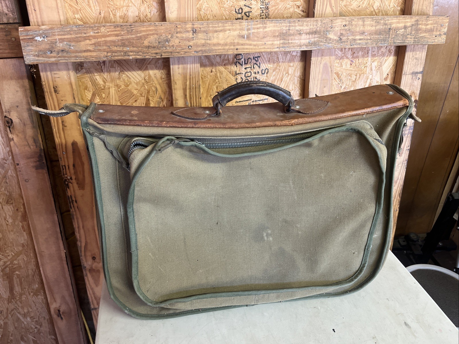 Vintage WWII US ARMY AIR FORCE B-4 Flyers Bag Military Pilot Garment