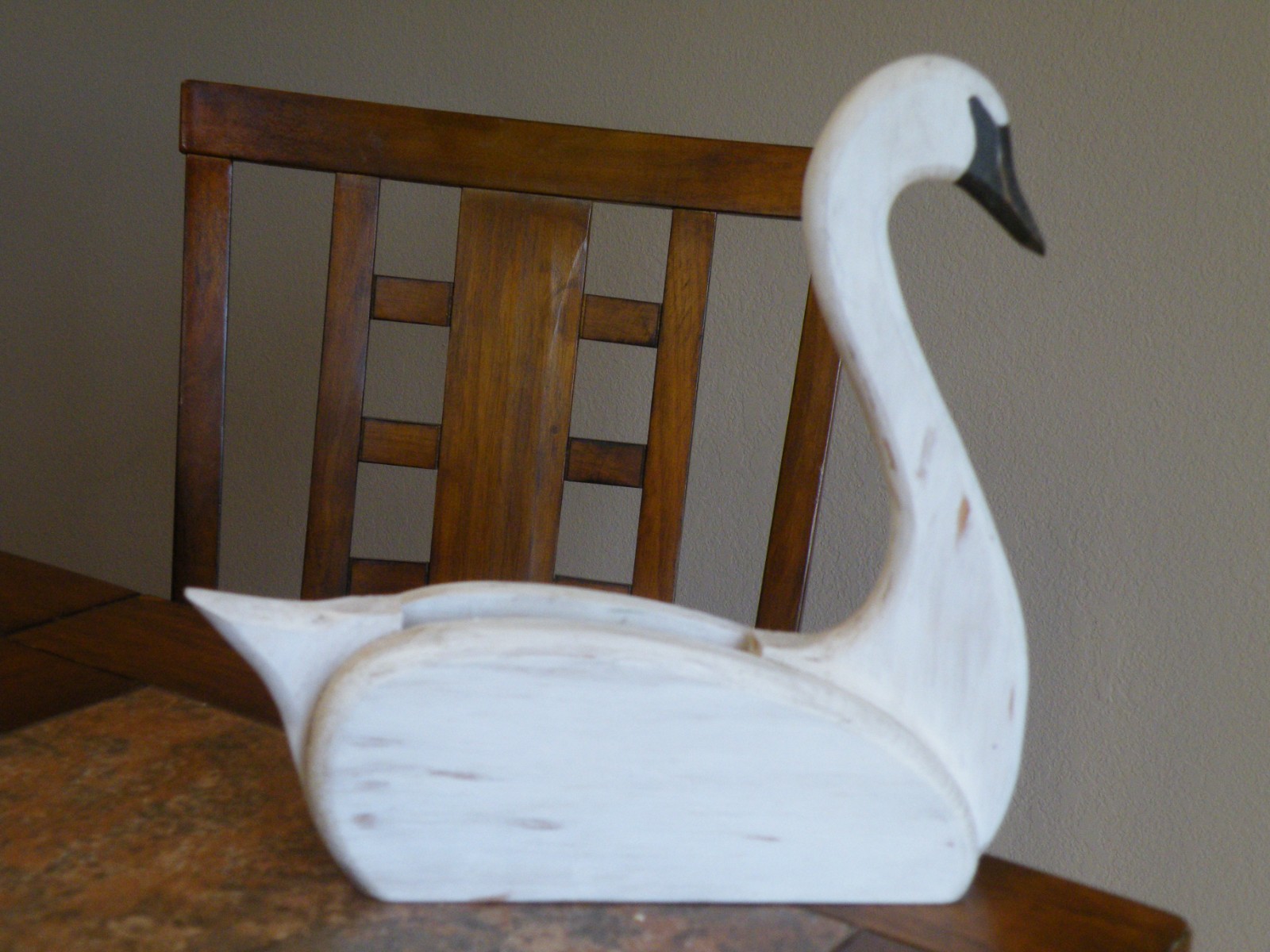 VINTAGE Signed FOLK ART White SWAN/DUCK Wood FIGURINE w DECORATIVE Opening VINTAGE Signed FOLK ART White SWAN/DUCK Wood FIGURINE w DECORATIVE Opening