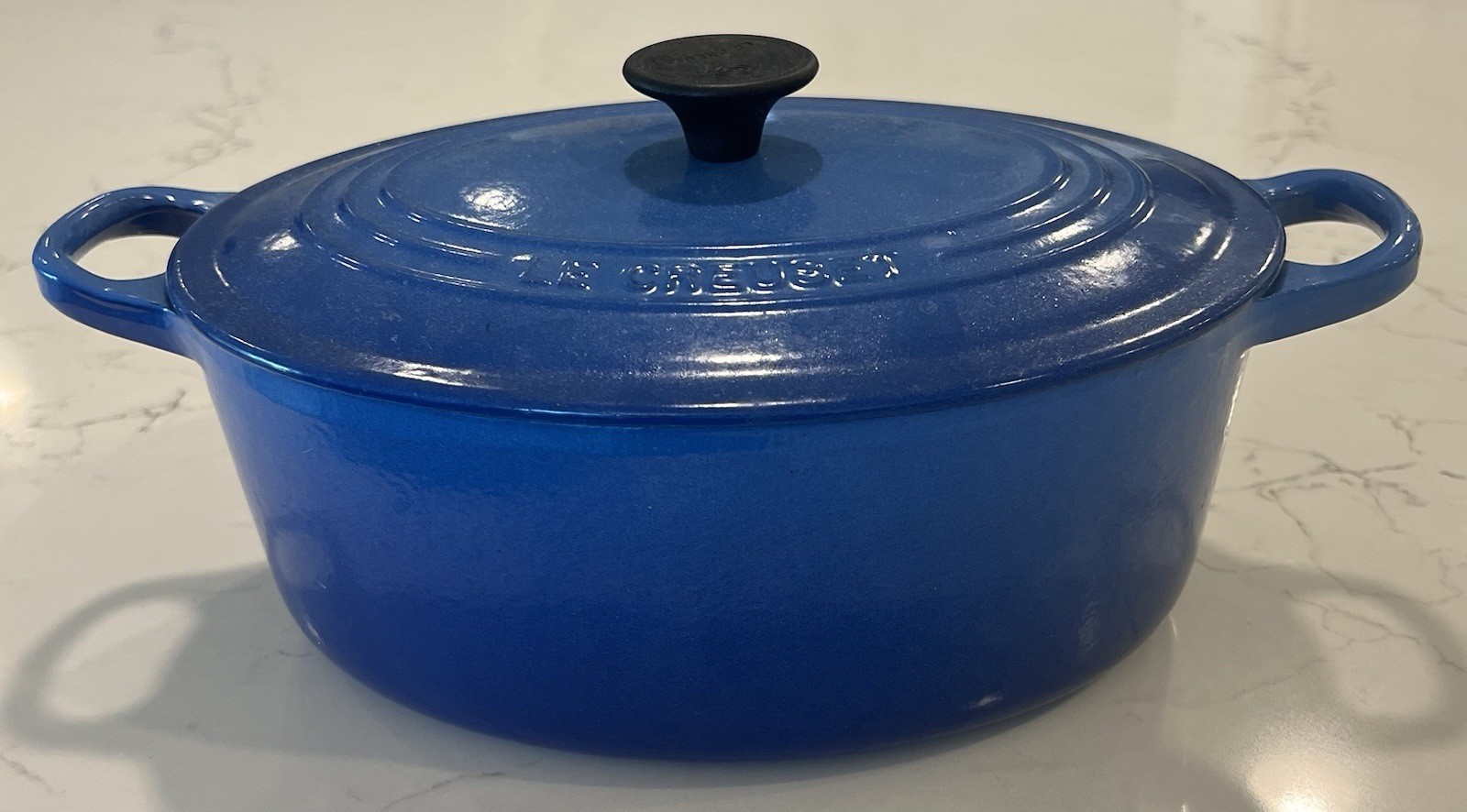 Le Creuset 3.5 Qt Oval Dutch Oven #25 COBALT Never Cooked In Le Creuset 3.5 Qt Oval Dutch Oven #25 COBALT Never Cooked In