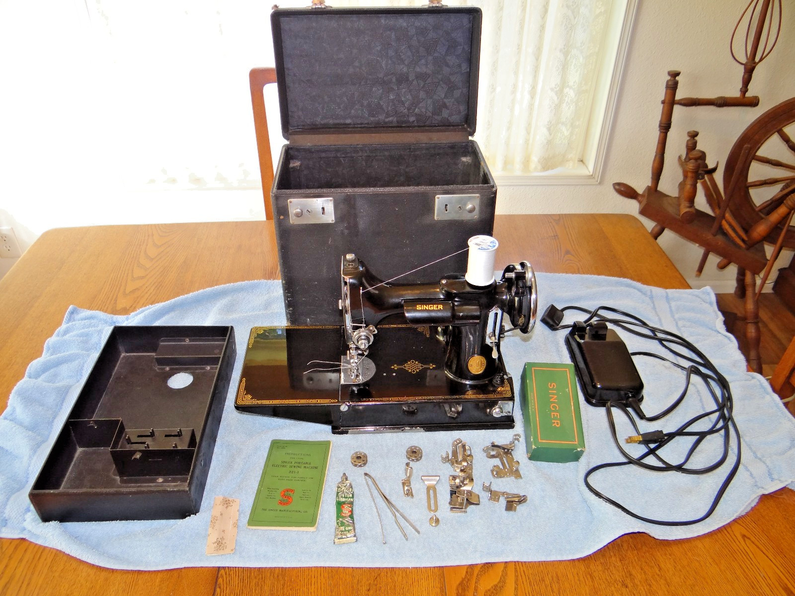 Early 1934 Singer featherweight 221 Serviced, ready to sew.  Make Offer