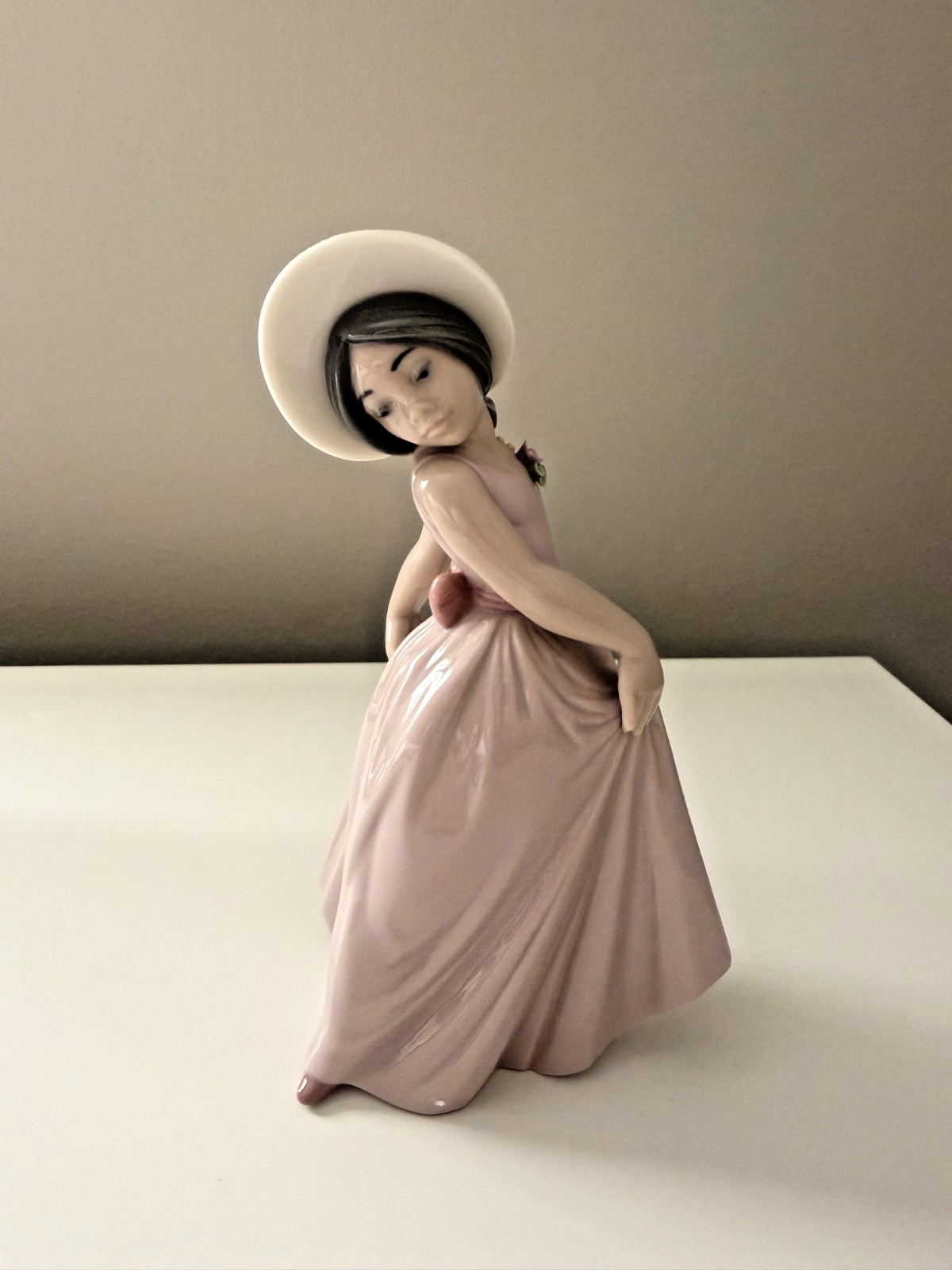 Lladro 6276 “Iris” With The Original Box (Retired) Lladro 6276 “Iris” With The Original Box (Retired)