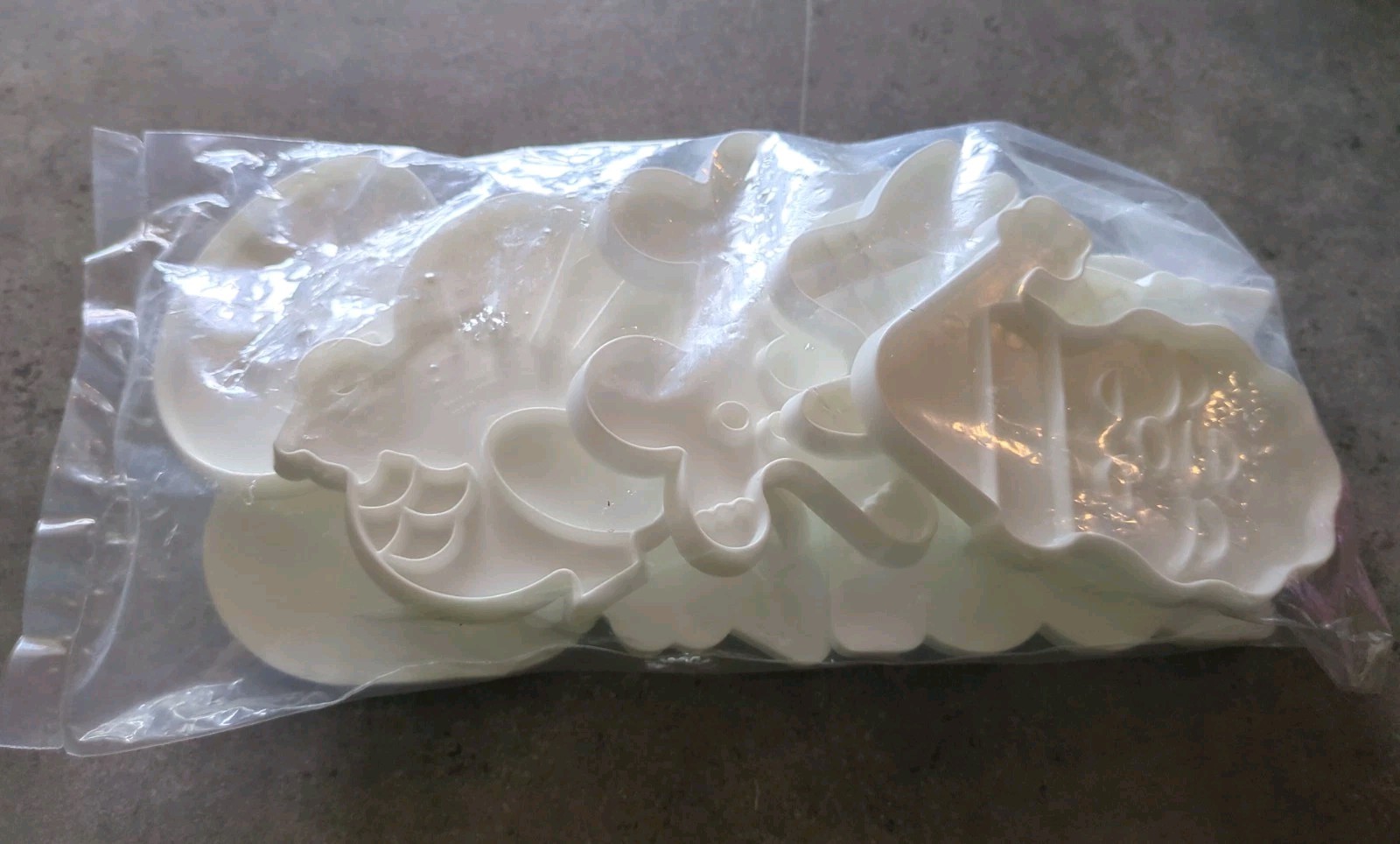 TUPPERWARE *NEW*COOKIE CUTTER SET- White HOLIDAY HOLIDAYS-10 Pc NIP Christmas TUPPERWARE *NEW*COOKIE CUTTER SET- White HOLIDAY HOLIDAYS-10 Pc NIP Christmas