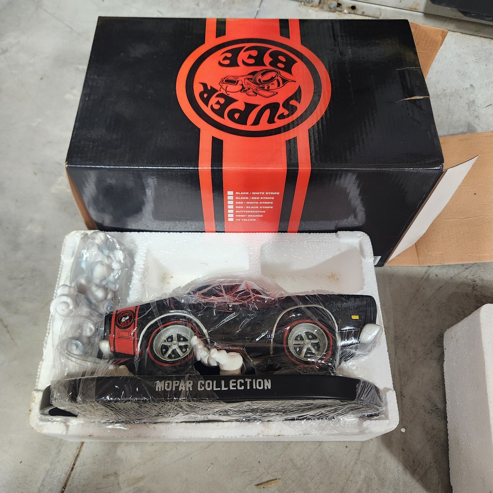 Bent Rod Garage 1969 Super Bee Black Red Stripe 1:18 Statue Sh