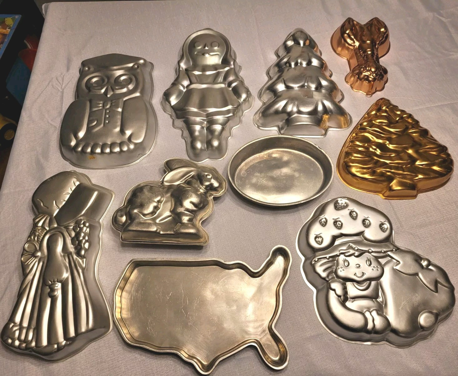 10 Vintage Wilton Cake Pans 70\'s 80\'s Strawberry Shortcake Raggedy Ann Owl Bunny