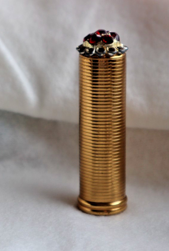 VNTG Mid-Century Revlon Jeweled Red Rhinestones Gold Tone Ribbed Lipstick Tube VNTG Mid-Century Revlon Jeweled Red Rhinestones Gold Tone Ribbed Lipstick Tube
