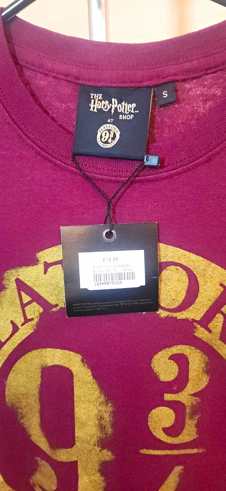 Harry Potter Shop Platform 9 3/4 Distressed Burgundy T-Shirt Size S Official NWT