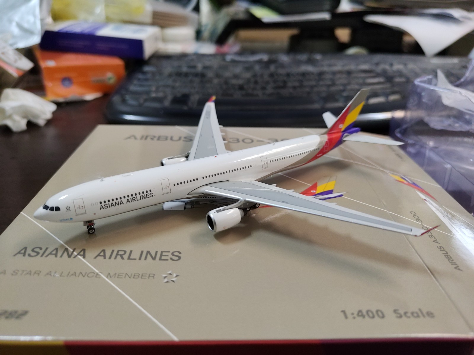 1:400  Asiana  A330-300 HL8282 Phoenix