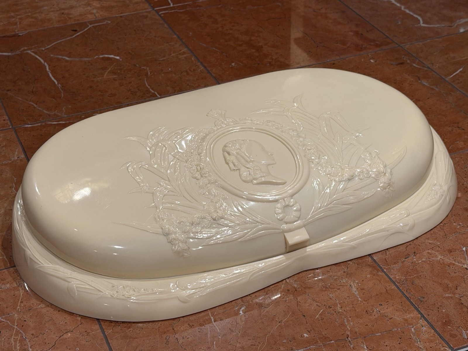 BRAUN-CRYSTAL ART DECO IVORY CAMEO FLORAL CELLULOID VANITY BOX LARGE ANTIQUE