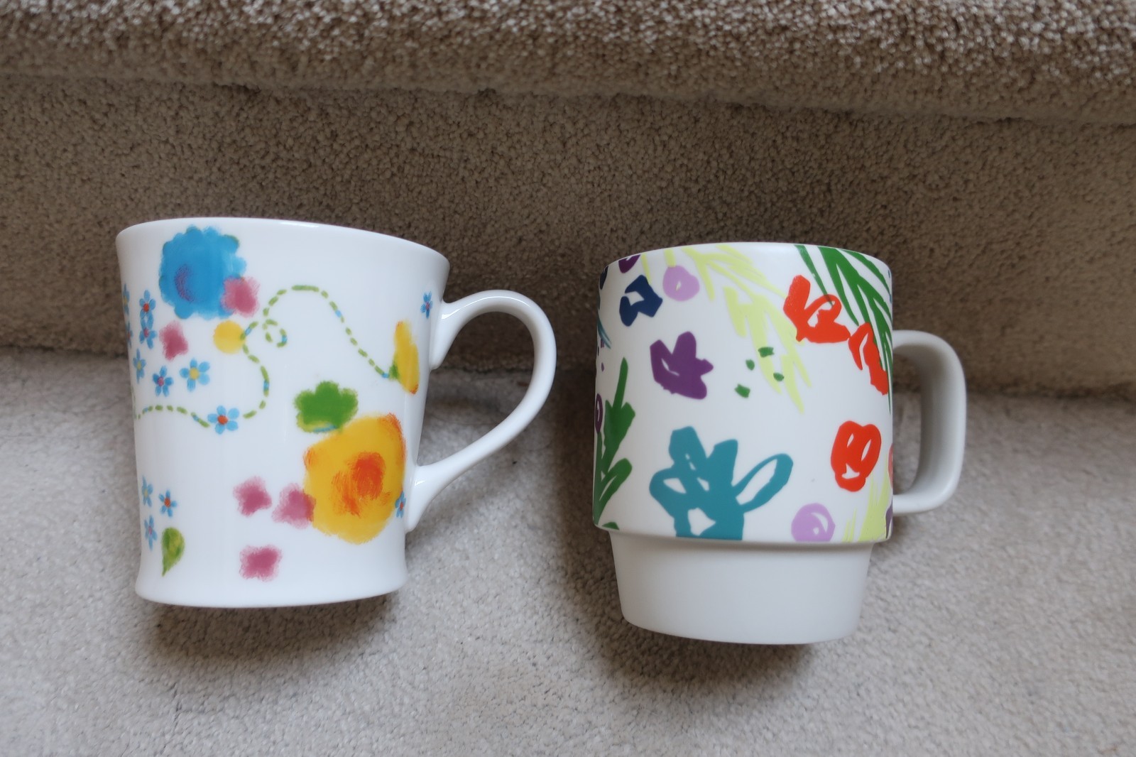 Starbucks Pre owned 12oz  Coffee Mugs Lot of (2) Excellent Condition