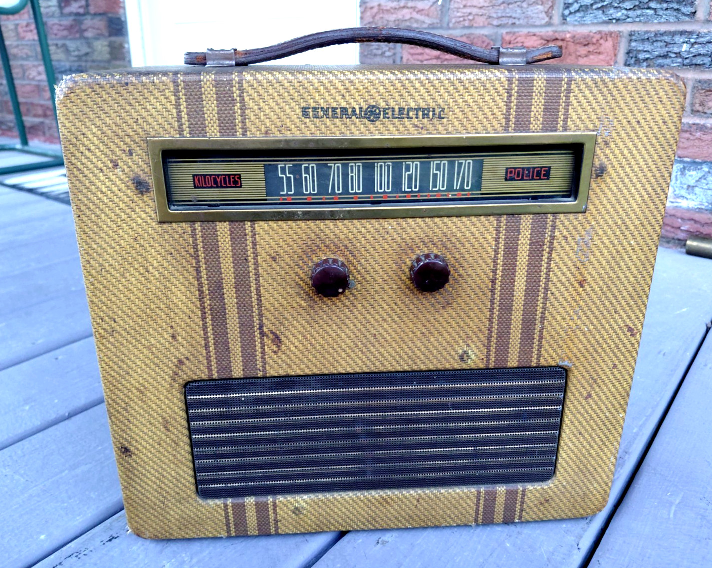 VINTAGE GE GENERAL ELECTRIC AM LUGGAGE ART DECO MID CENTURY RADIO PORTABLE