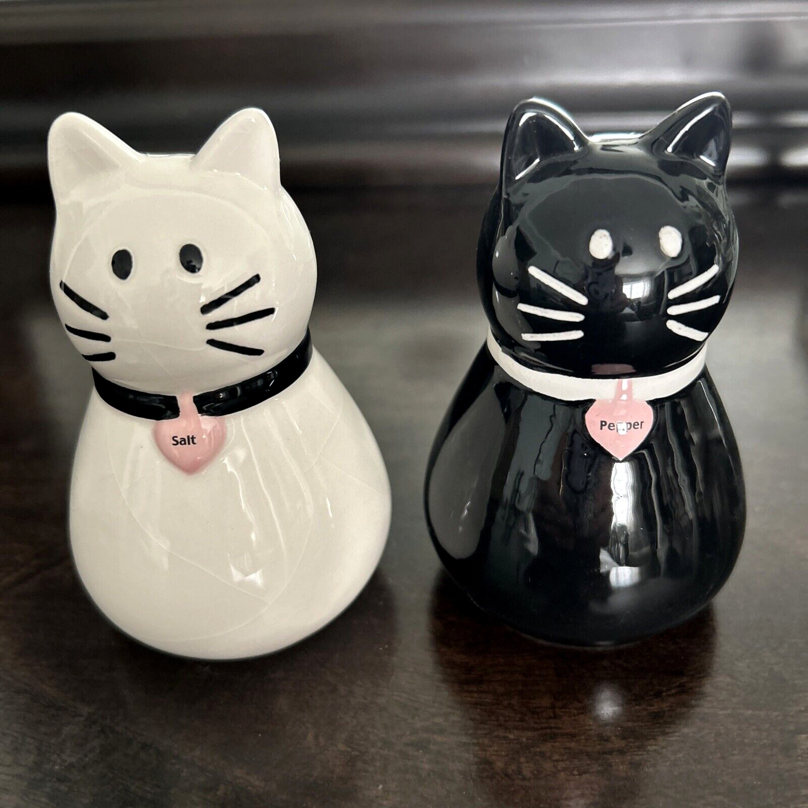 Adorable Black & White Tuxedo Kitty Ceramic Cat Salt & Pepper Shakers CuTE NIB