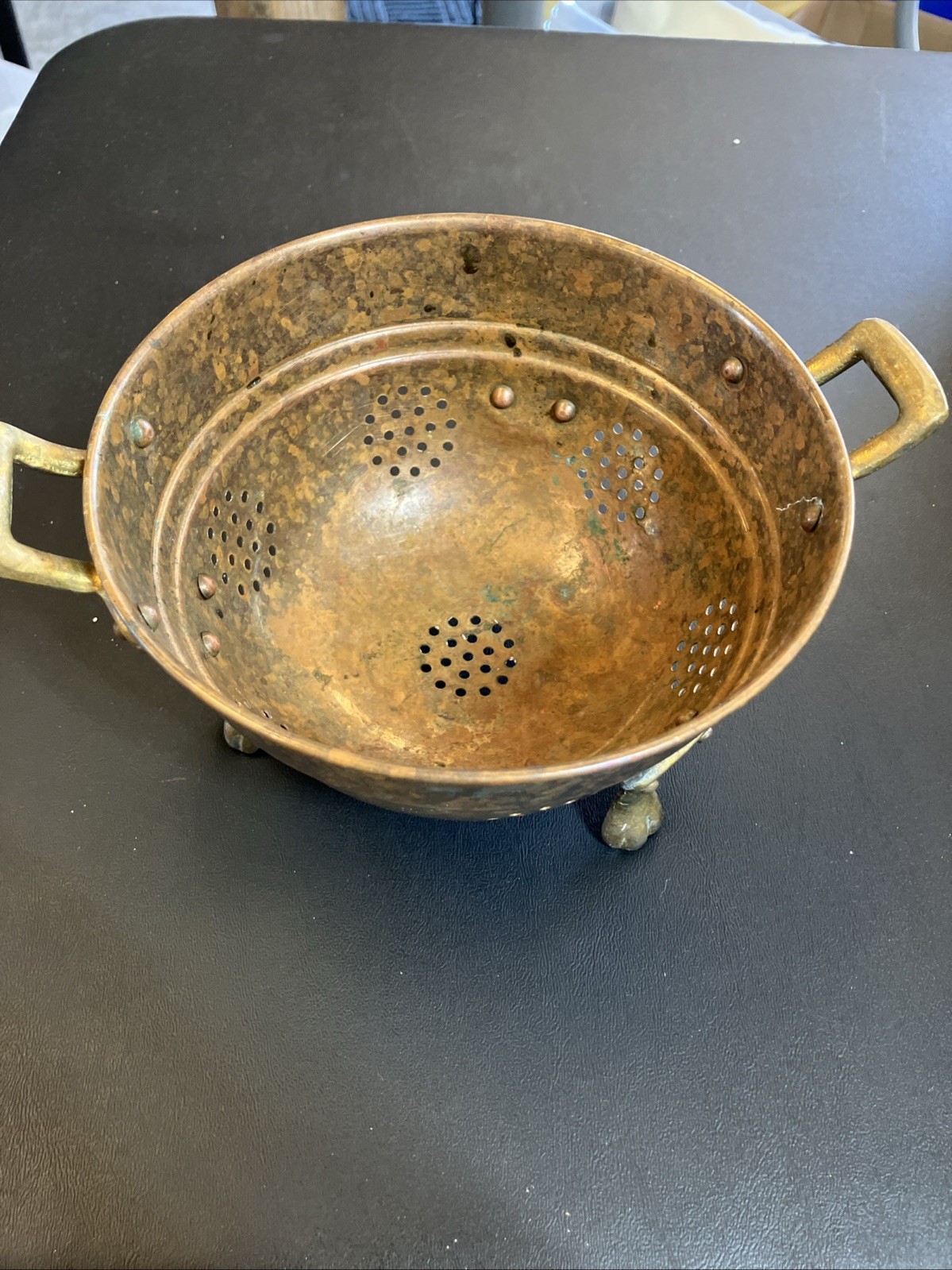 EUC-Vintage Claw Footed Small 6” Copper Colander Strainer w Brass Feet & Handles EUC-Vintage Claw Footed Small 6” Copper Colander Strainer w Brass Feet & Handles