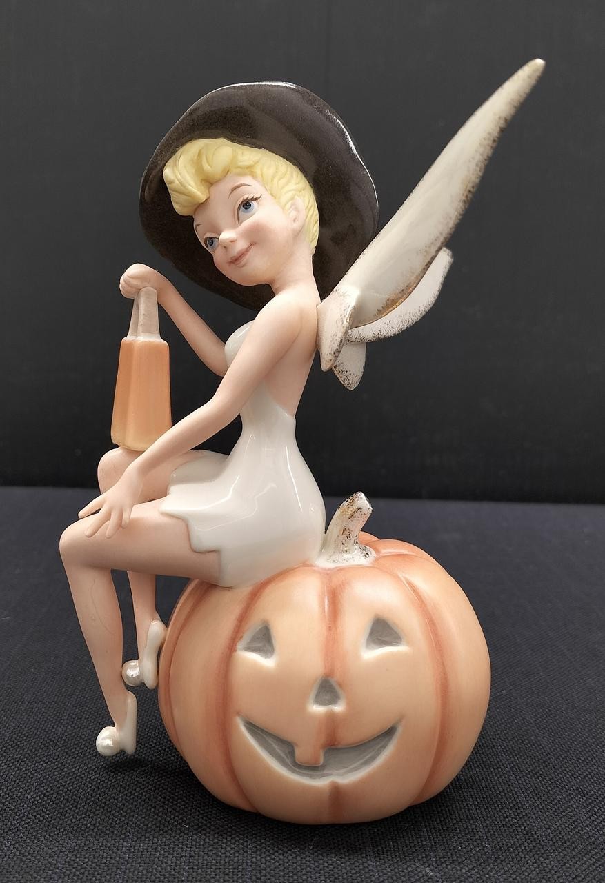 Lenox Disney Tinkerbell Tinks Halloween Treats Witch 15.2cm Figure In Box Lenox Disney Tinkerbell Tinks Halloween Treats Witch 15.2cm Figure In Box