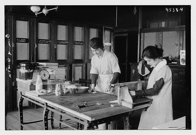 Barnard College Canteen Women Preparing Food Gould Boathouse NYC 1918 1919