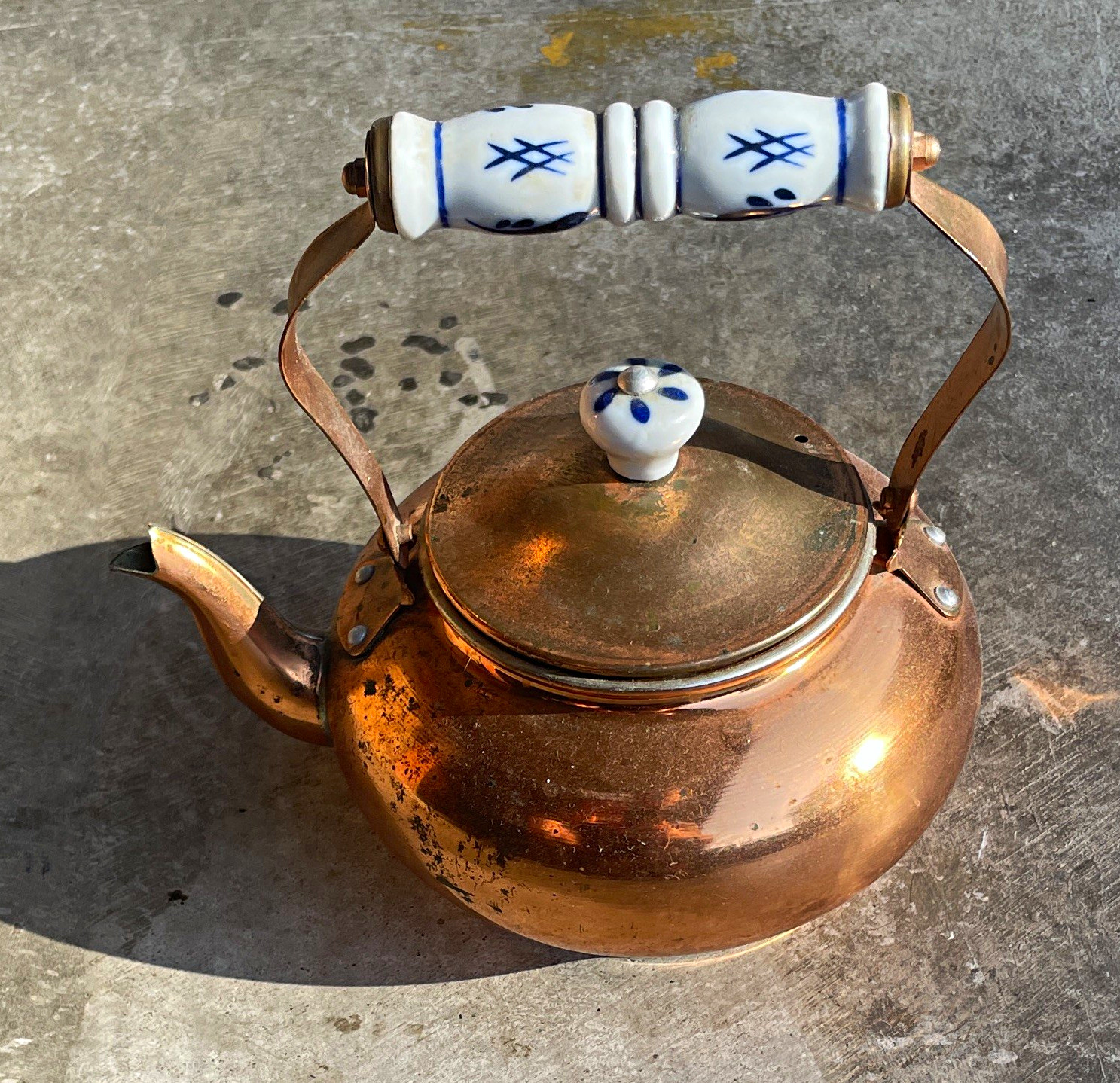 Vintage Manual Copper Tea Kettle w/ Lid & Blue/White Porcelain Handle