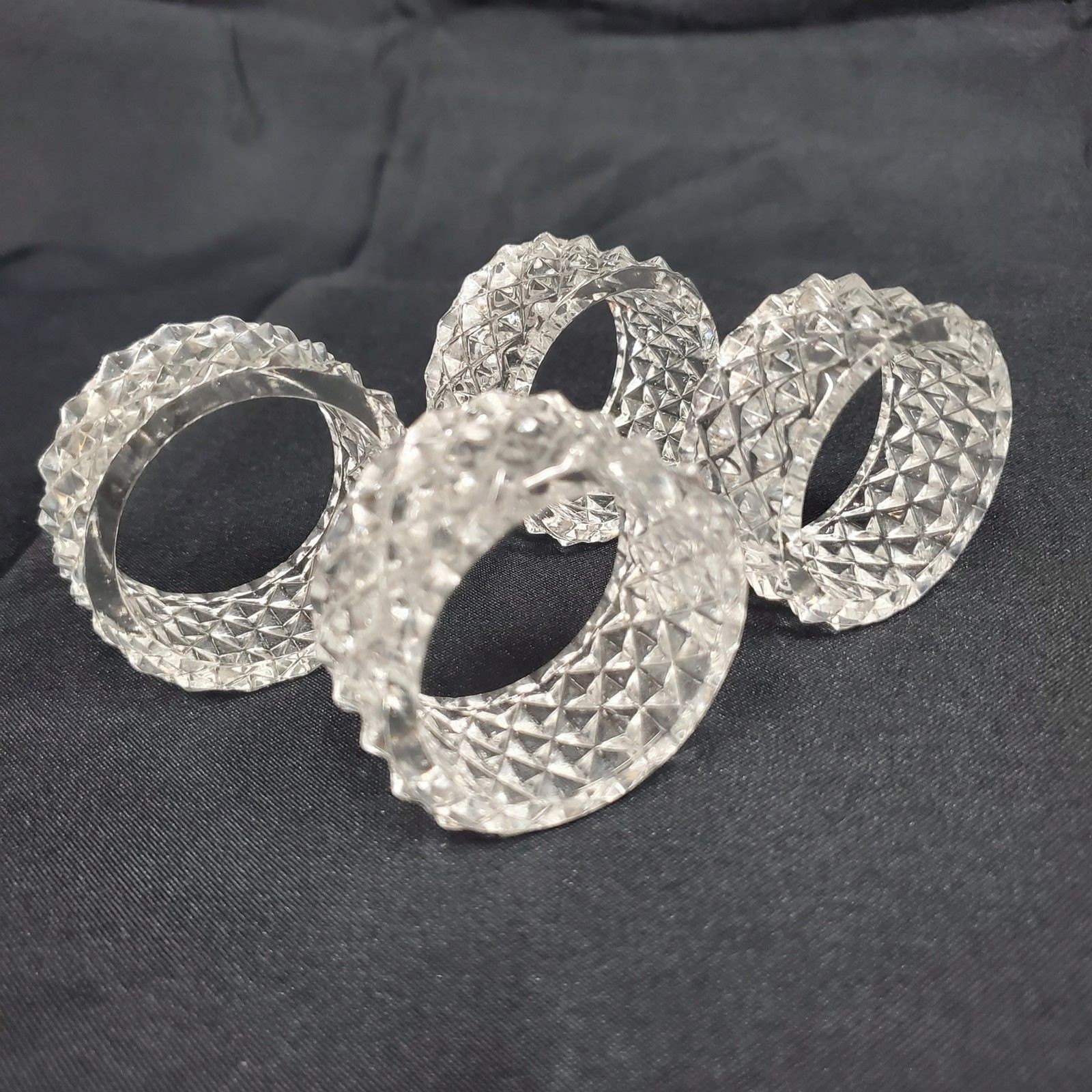 LOVELY VINTAGE SET OF 4 FOSTORIA ELEGANT GLASS AMERICAN NAPKIN RINGS LOVELY VINTAGE SET OF 4 FOSTORIA ELEGANT GLASS AMERICAN NAPKIN RINGS