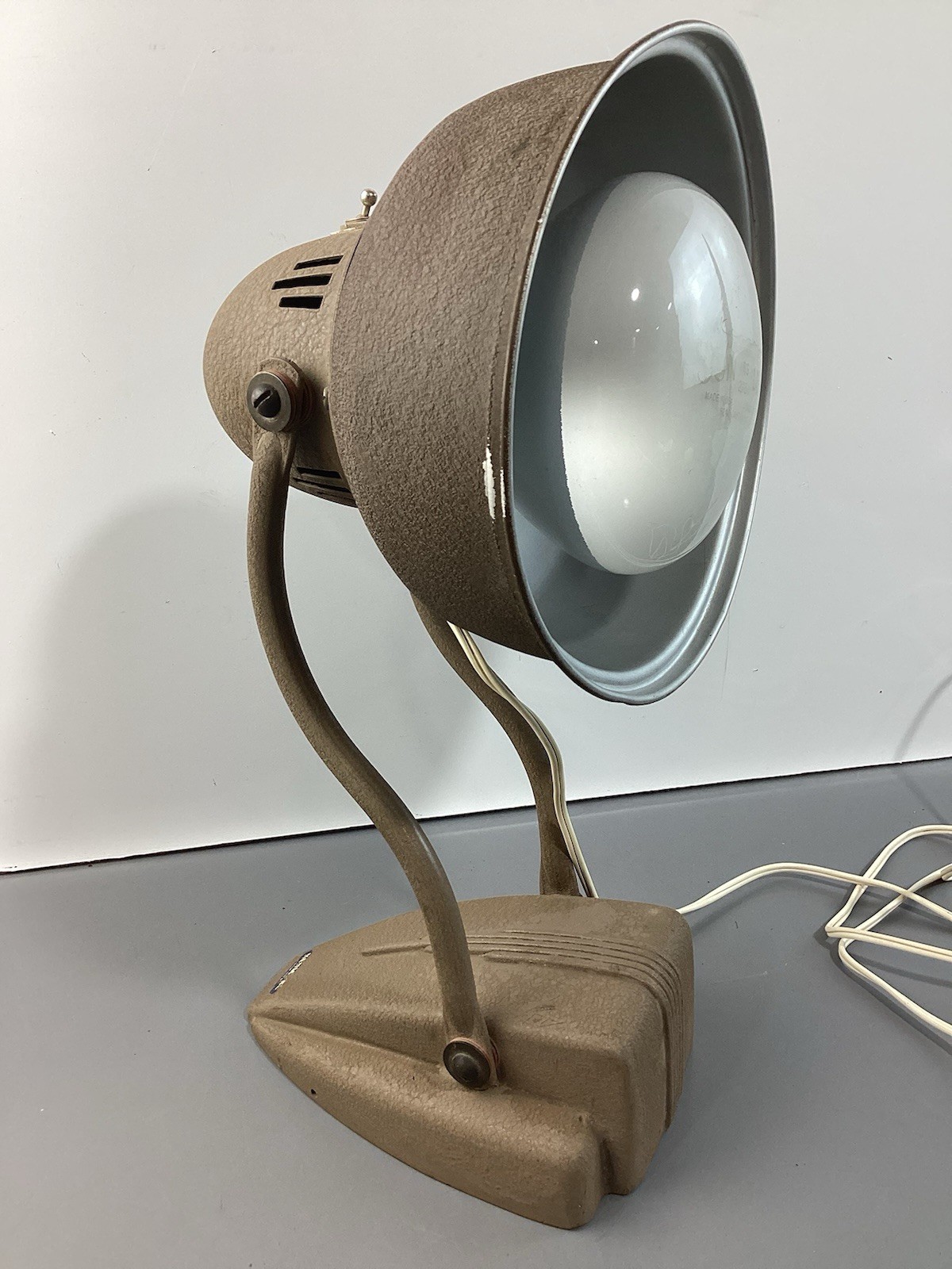 Vintage Industrial Kenmore Cast Iron Sun Heat Lamp, Works Vintage Industrial Kenmore Cast Iron Sun Heat Lamp, Works