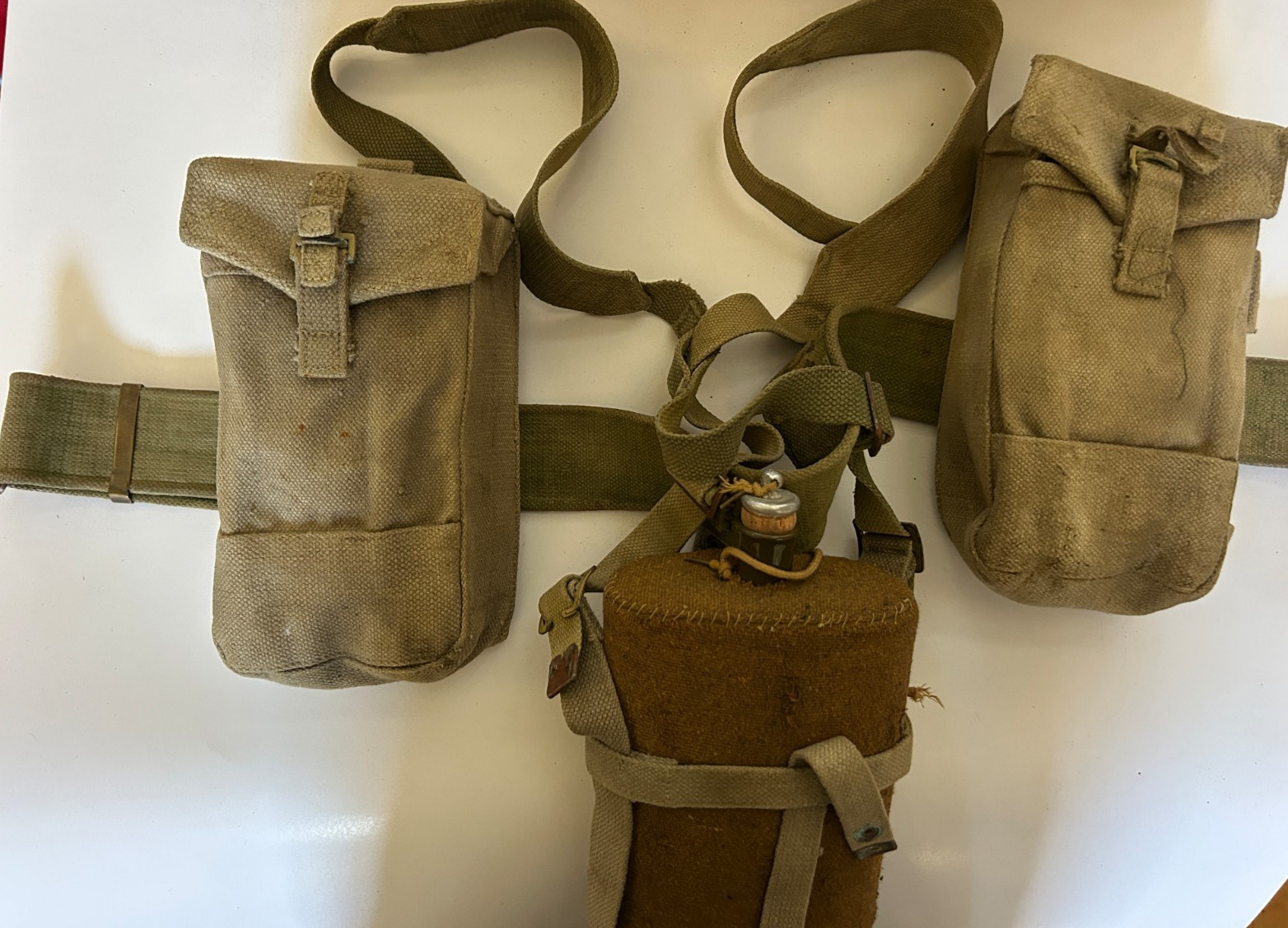 MS050A Genuine WWII British Army Pattern 1937 Ammo Pouches & Canteen Web Rig Set MS050A Genuine WWII British Army Pattern 1937 Ammo Pouches & Canteen Web Rig Set