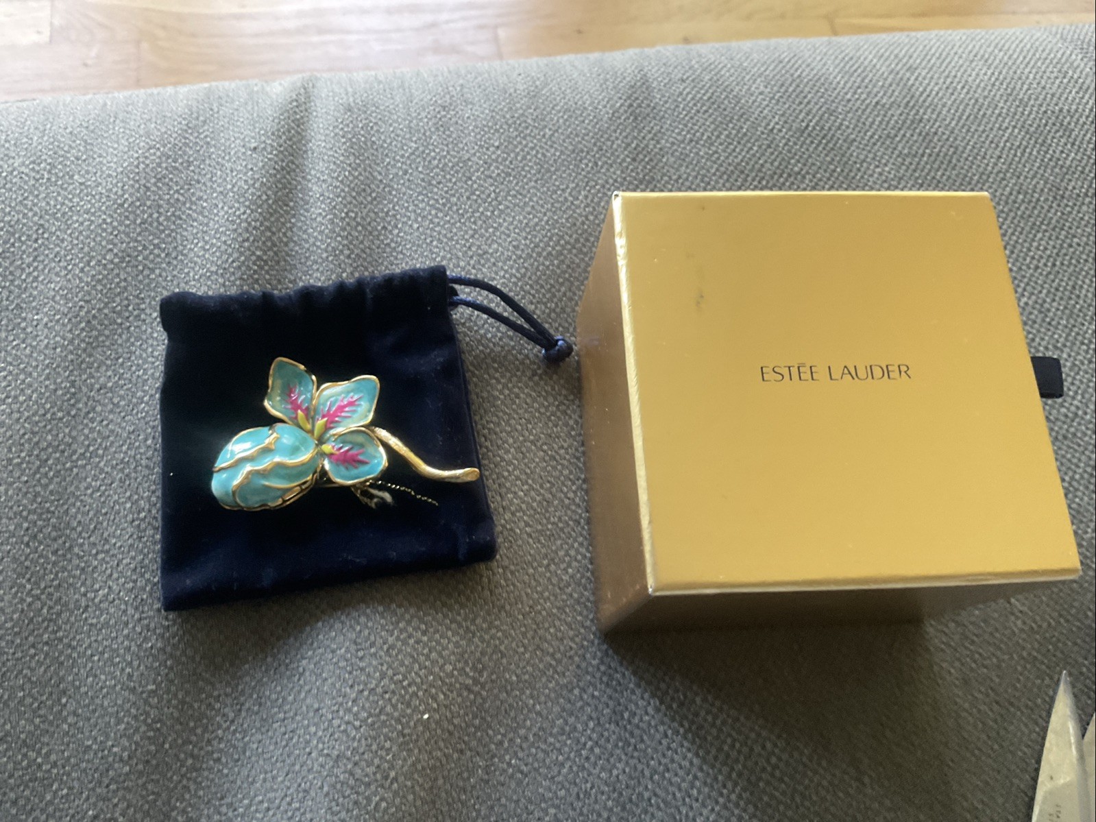 Estee Lauder 2009 Floral Solid Beautiful Perfume Compact ~ Strongwater ~ Box