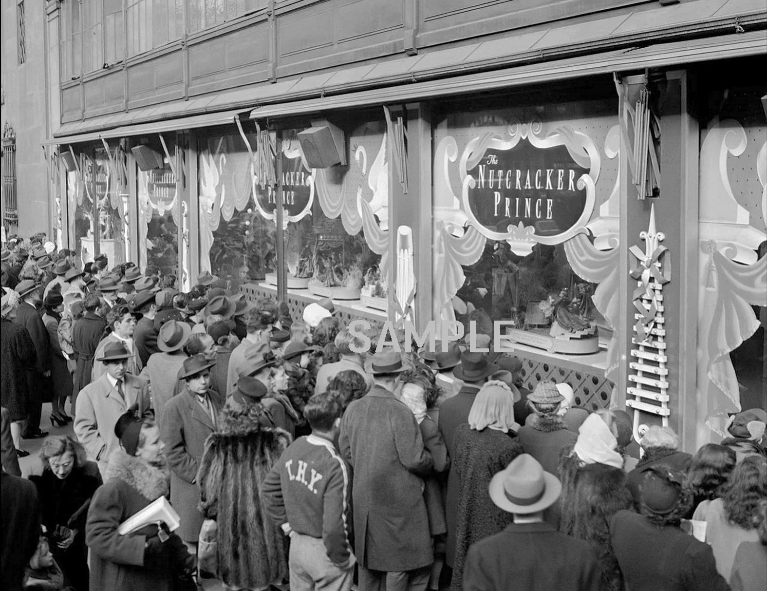 1946 MACY\'S Christmas Window Display NEW YORK 8.5 X 11 PHOTO  (237-P)