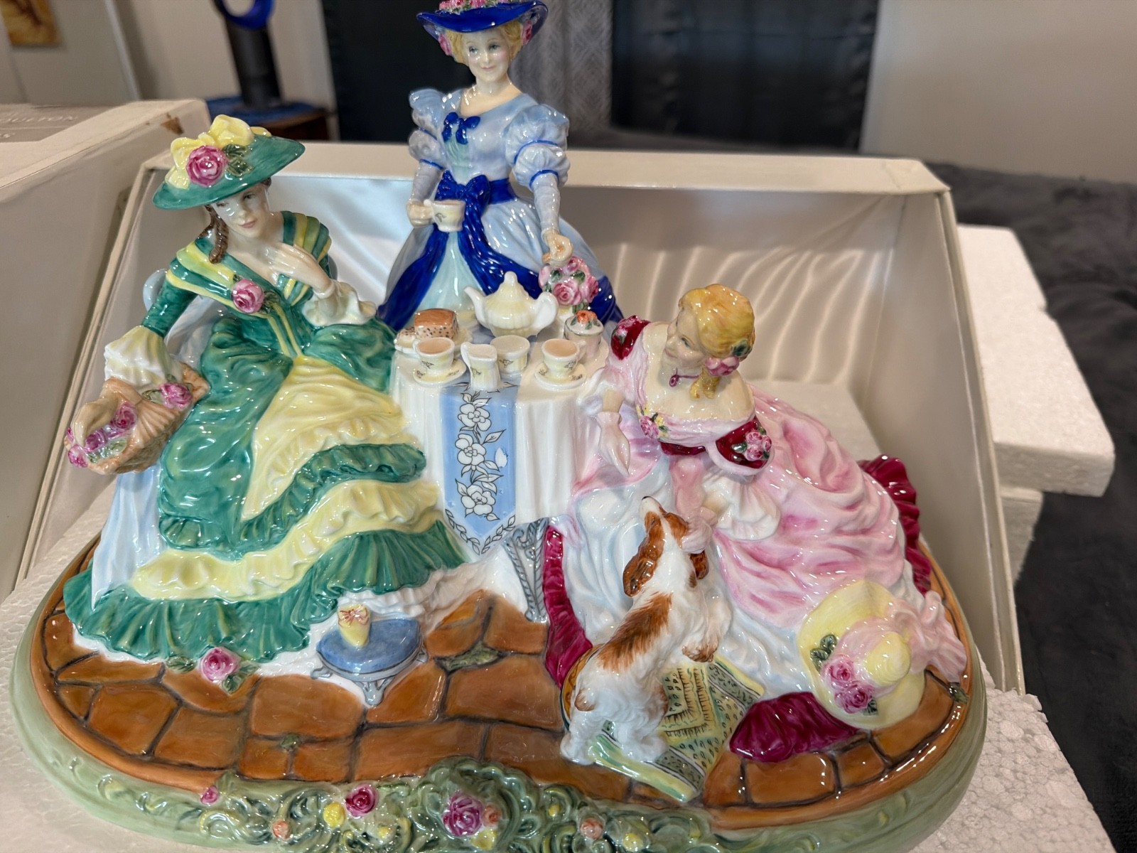 Royal Doulton Classic Rose Garden 122 of 250 .