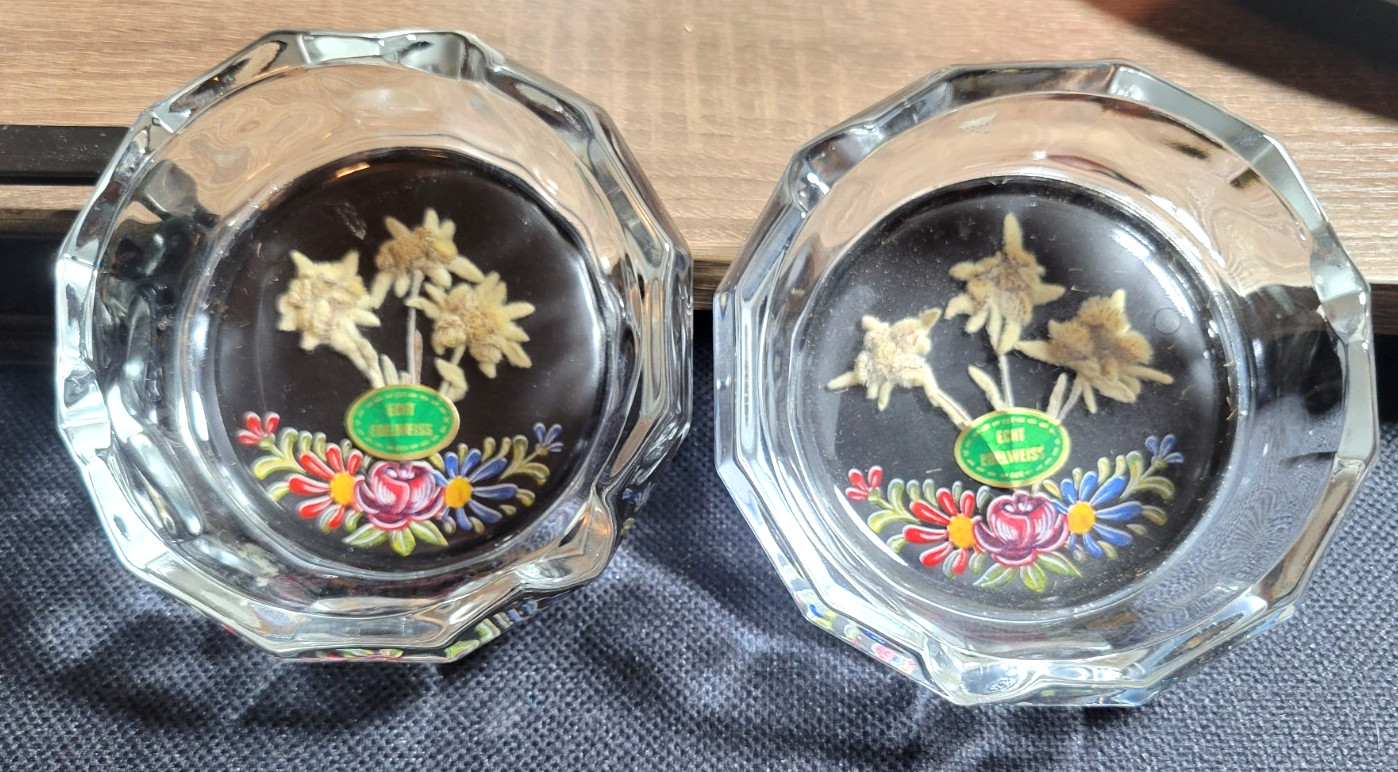 2 VINTAGE ECHT EDELWEISS GLASS ASHTRAYS 3 BUTT PRESSED FLOWERS 4.5\