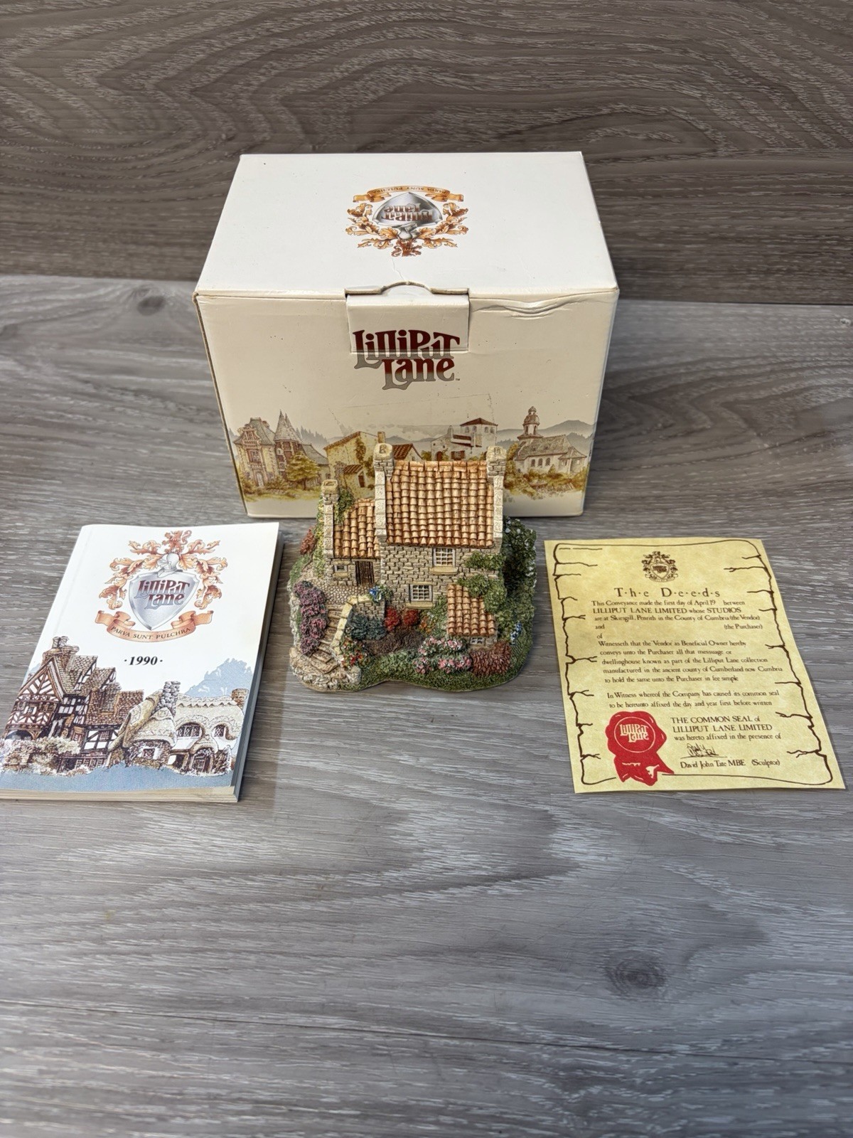 Lilliput Lane RUNSWICK HOUSE English Collection Original Box & Deed (1990) Lilliput Lane RUNSWICK HOUSE English Collection Original Box & Deed (1990)
