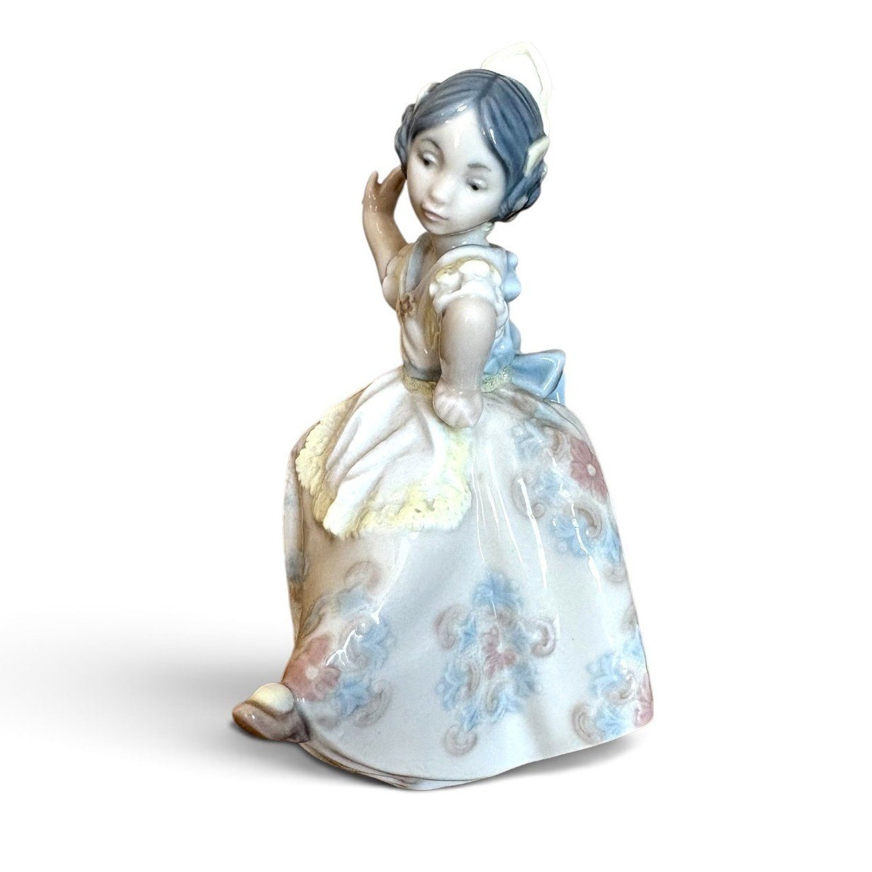 Lladro 5375 Valencian Girl Glossy Porcelain Figurine Made in Spain Retired