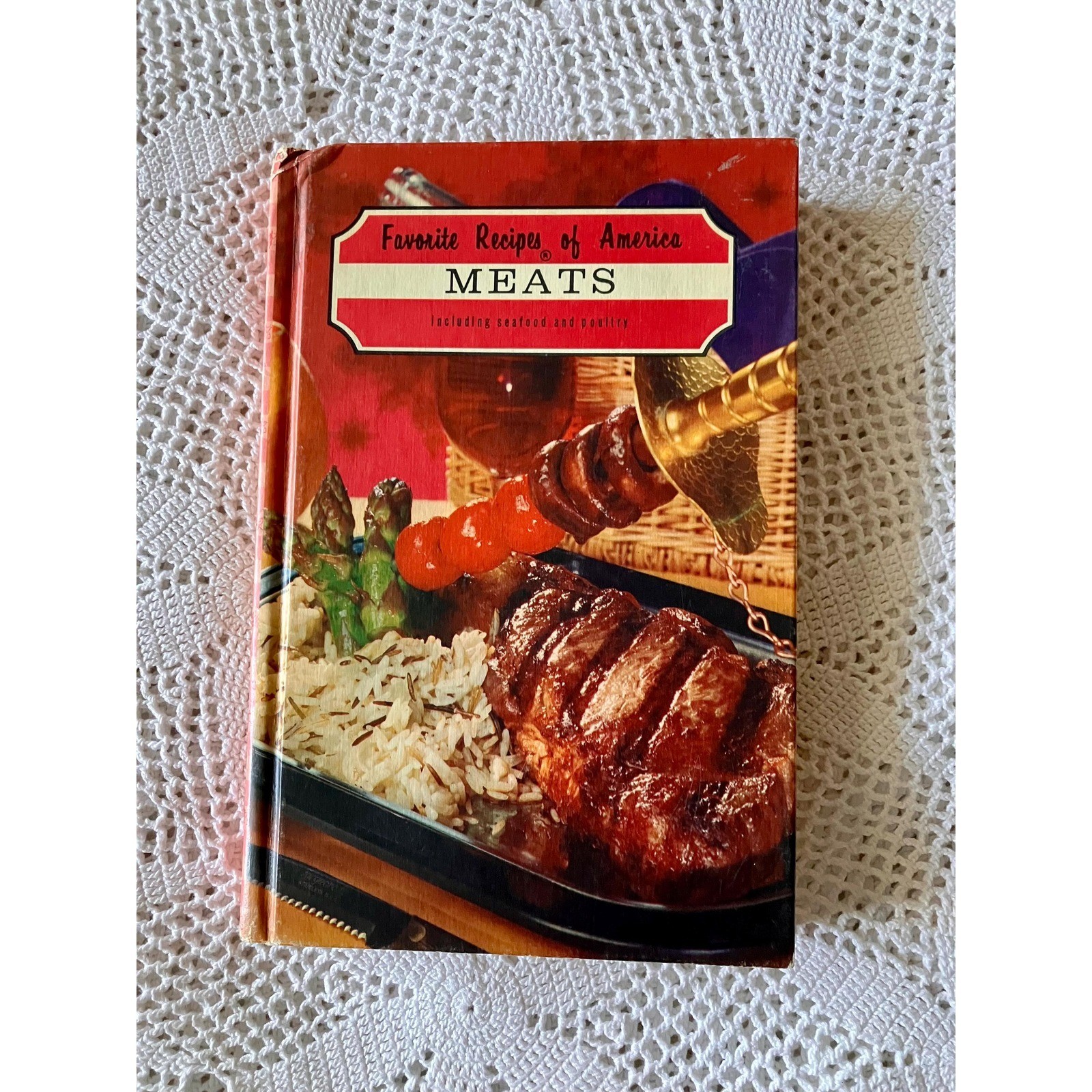 1968 Vintage Meat Cookbook: Favorite Recipes of America, Volume 11