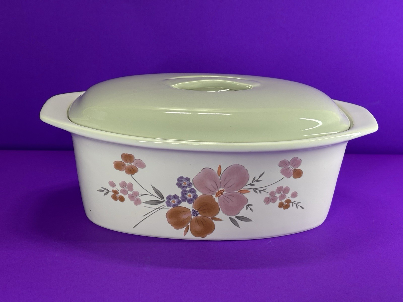 Vintage 1985 Galleria Collection Stonerware 2.4 Mtrs. Covered Casserole Dish Vintage 1985 Galleria Collection Stonerware 2.4 Mtrs. Covered Casserole Dish