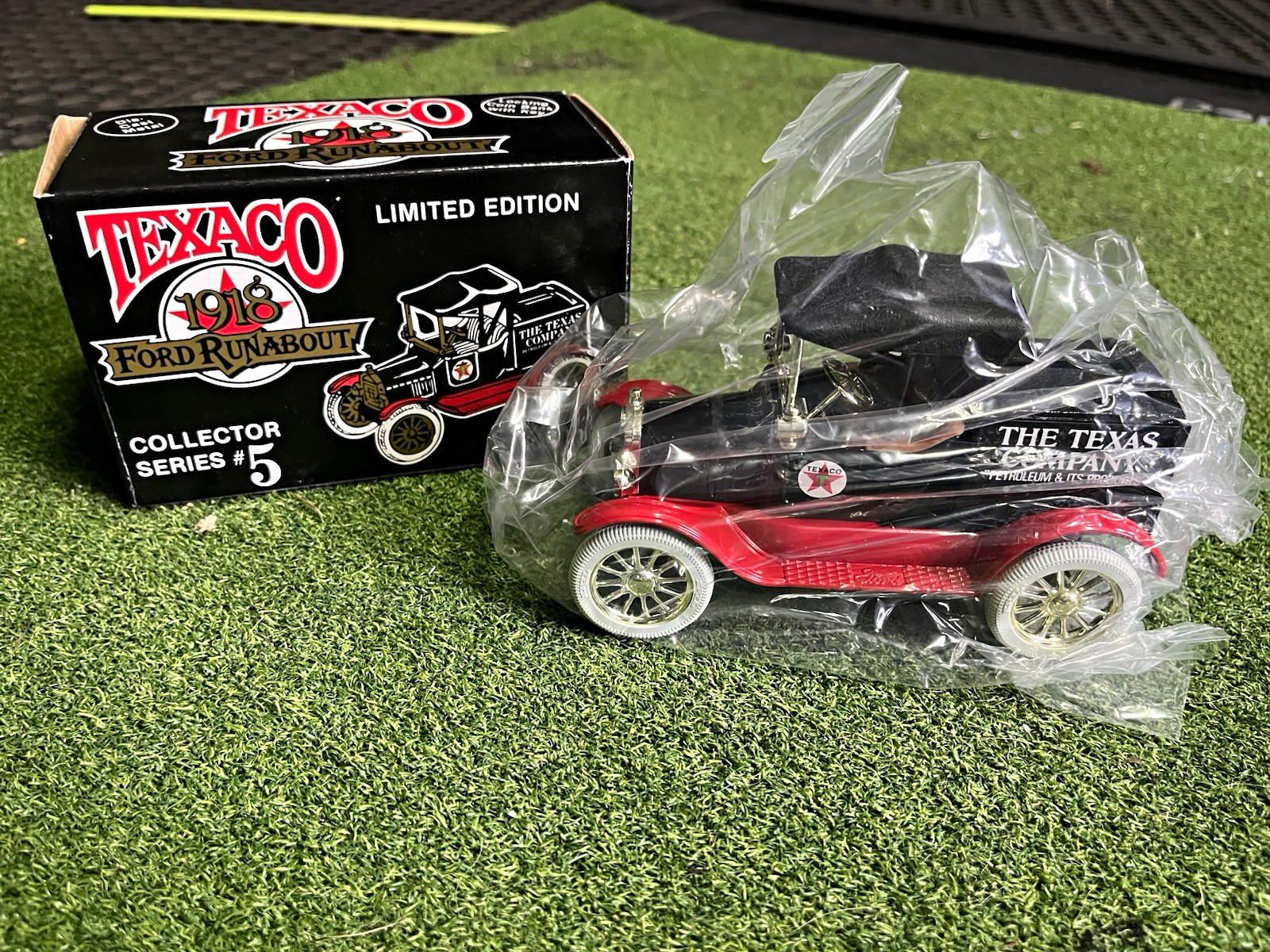 Texaco 1918 Ford Runabout Die-Cast Model Collector Series 5 1988 Gas & Oil Texaco 1918 Ford Runabout Die-Cast Model Collector Series 5 1988 Gas & Oil