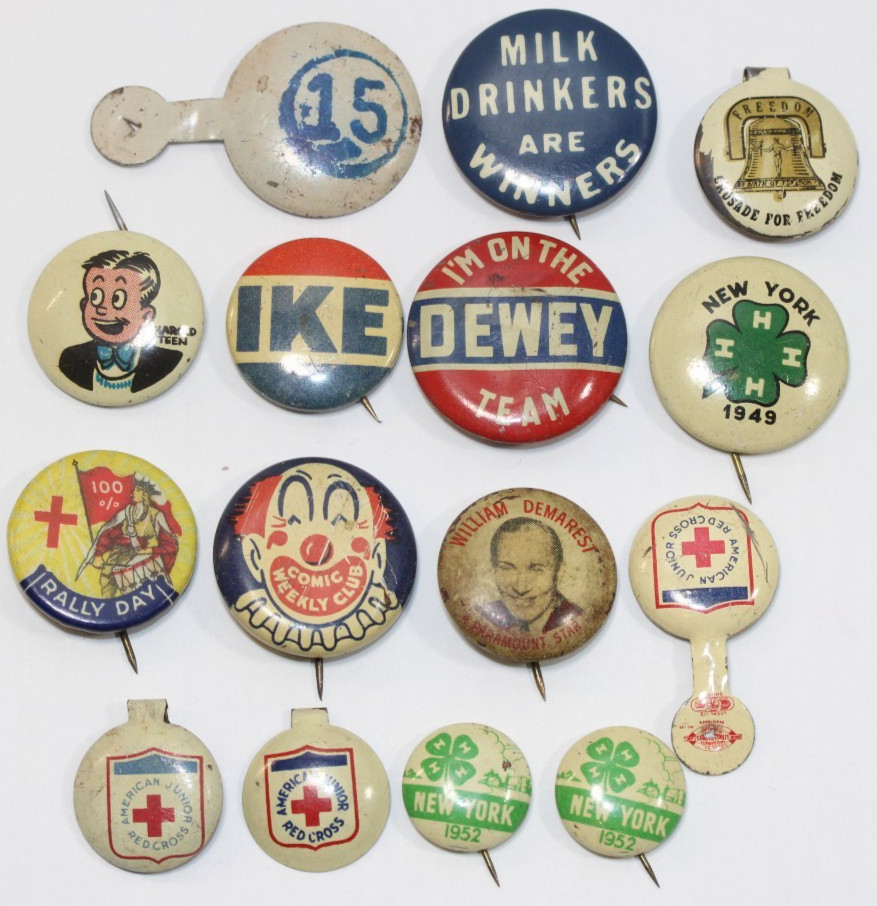 Vintage Lot of  1940s 1950s Novelty Pinback Buttons  #LAR0062