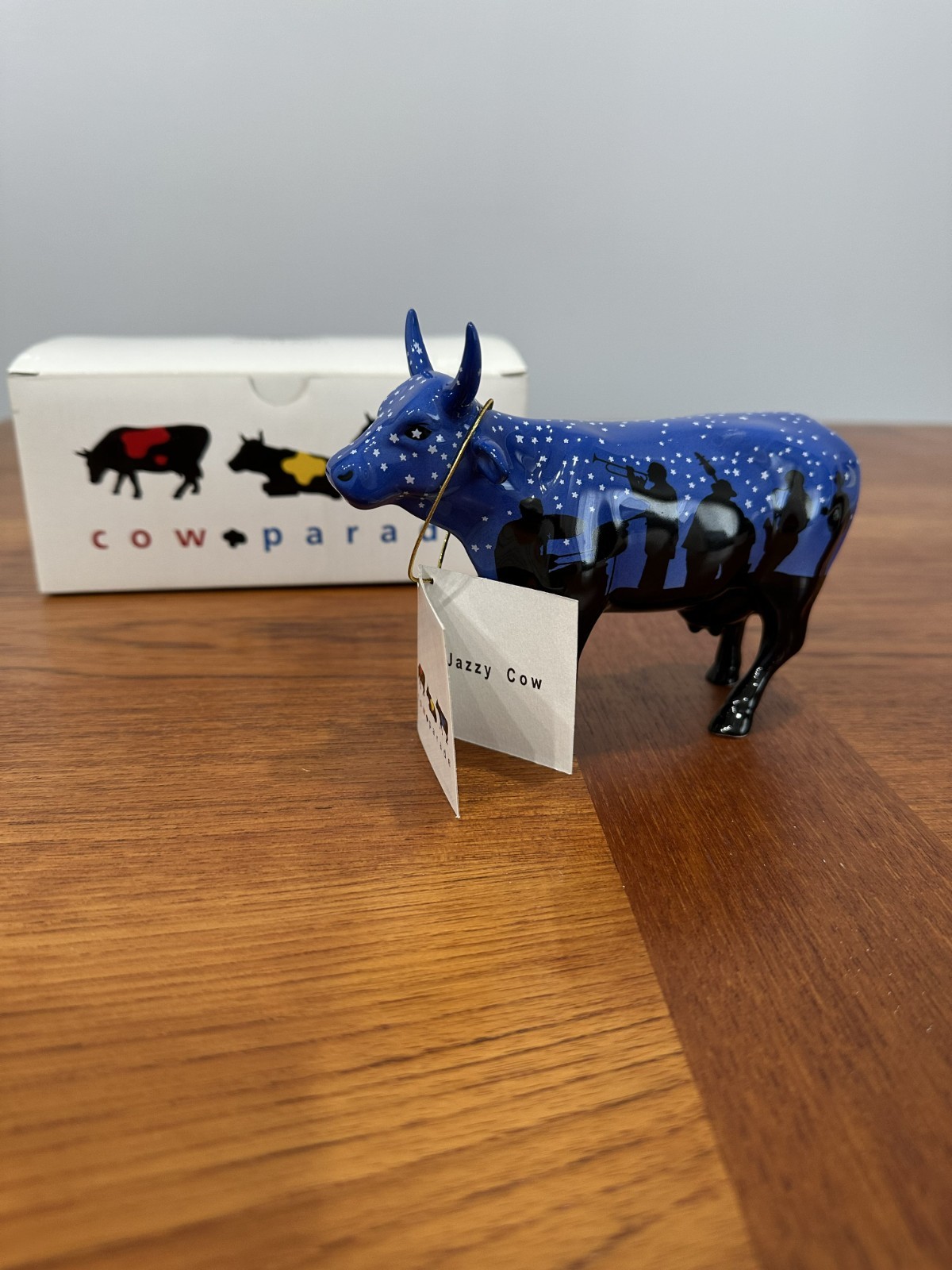 CowParade JAZZY COW Figurine #9185 Retired 2001 Westland Giftware w/ Tag & Box CowParade JAZZY COW Figurine #9185 Retired 2001 Westland Giftware w/ Tag & Box