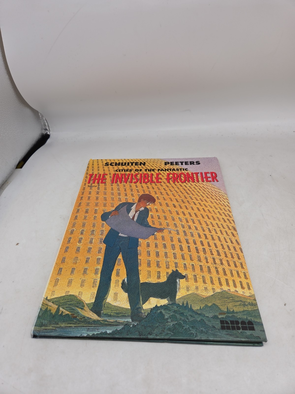 CITIES OF THE FANTASTIC : THE INVISIBLE FRONTIER SCHUITEN PEETERS (Vol 1, ENG)