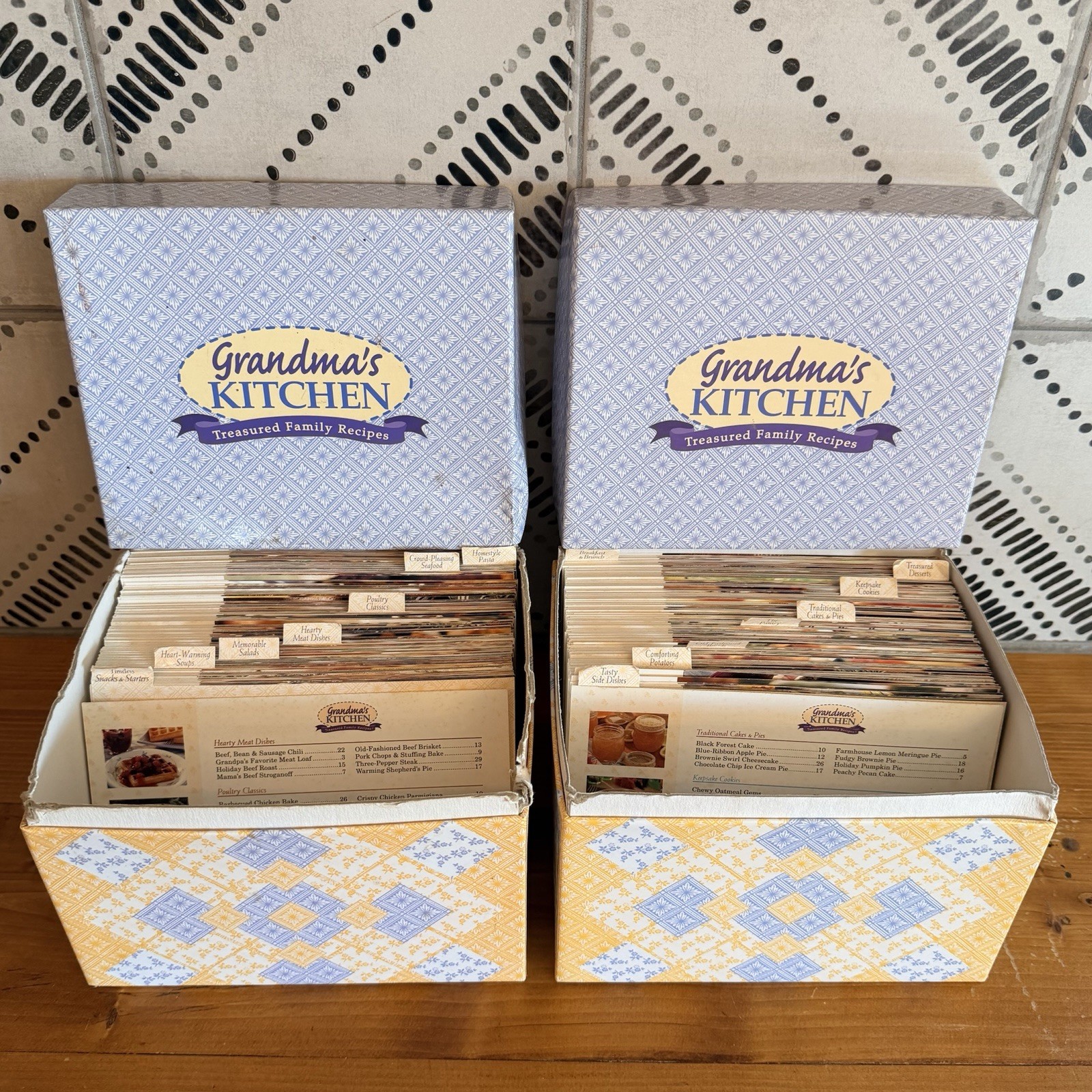 VTG Grandma’s Kitchen Treasured Family Recipes 2 Boxes Hundreds of Recipe Cards
