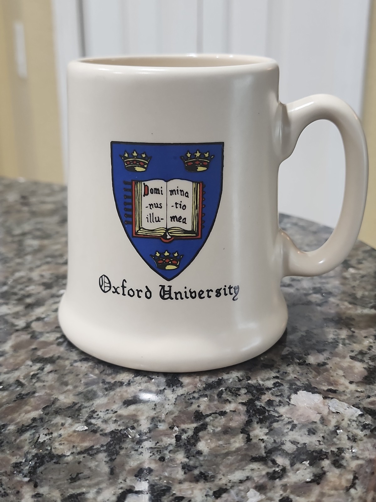 Vintage Oxford University Crest Ceramic Tea Mug/Cup Made in England. Vintage Oxford University Crest Ceramic Tea Mug/Cup Made in England.