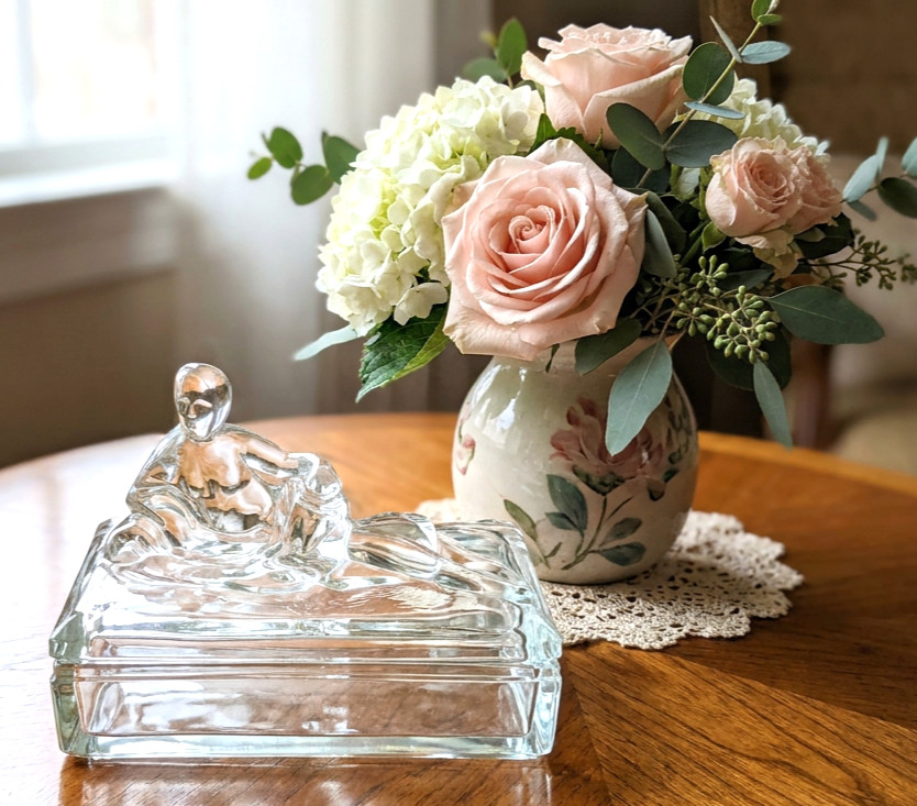 Vintage clear glass art deco trinket cigarette lidded box lady on top 1930s Vintage clear glass art deco trinket cigarette lidded box lady on top 1930s