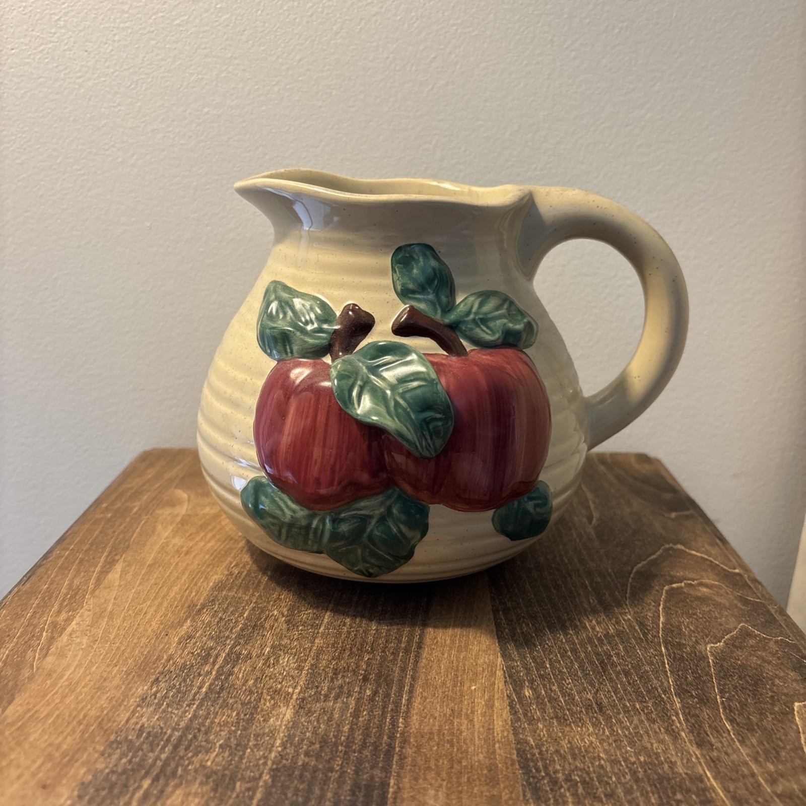 Vtg 3D Apple Design Stoneware Pitcher With Handle Beige Apple Embossed 6”Tall