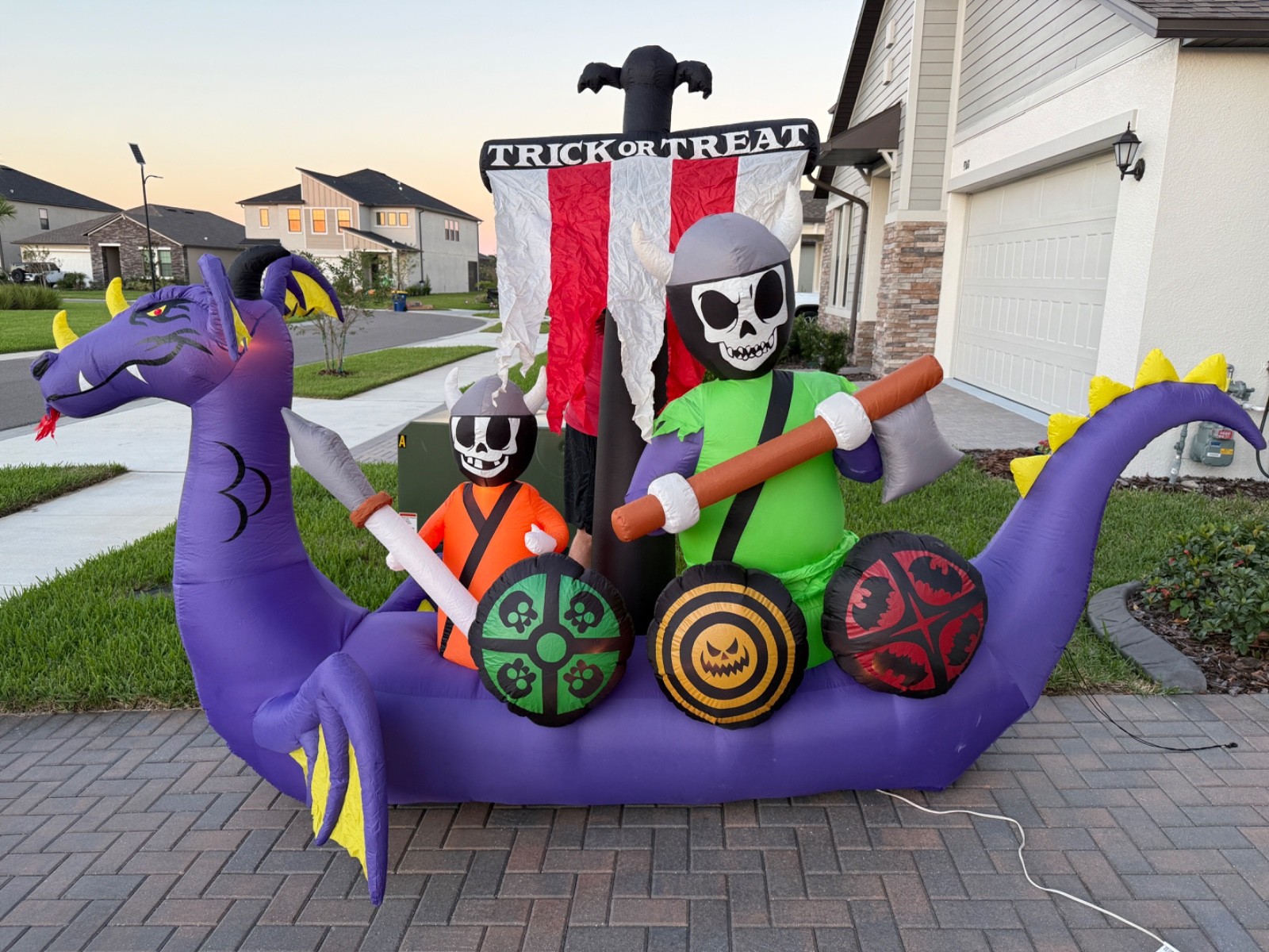 RARE ANIMATED Gemmy 12’ huge VIKING SHIP HALLOWEEN INFLATABLE AMAZING RARE ANIMATED Gemmy 12’ huge VIKING SHIP HALLOWEEN INFLATABLE AMAZING